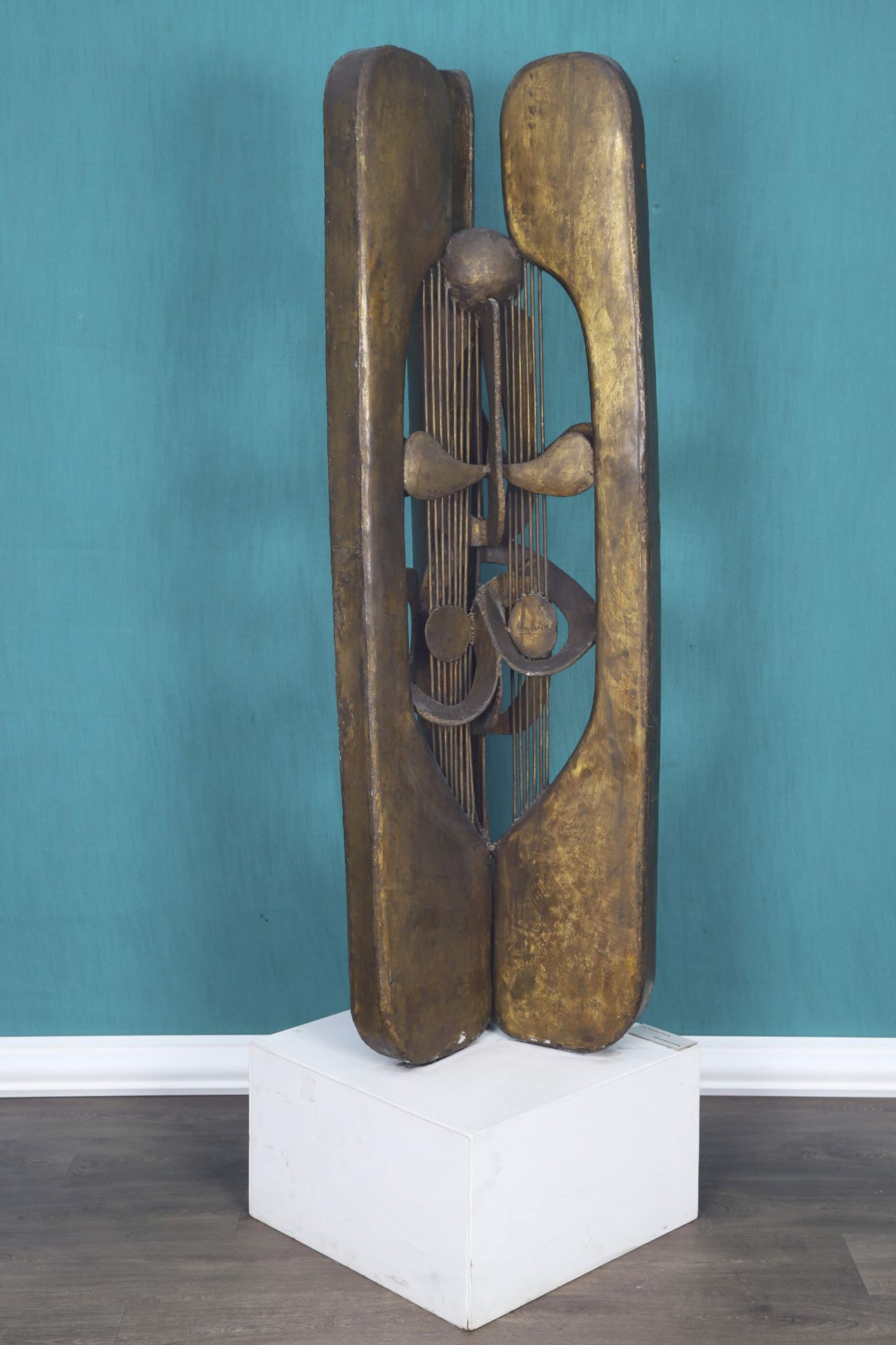 CONSTANTIN ANDREOU (1917-2007) 女性音乐 1973年 在焊接的黄铜上签名，放在一个木制的底座上 高160厘米，宽70厘米，深70厘&hellip;