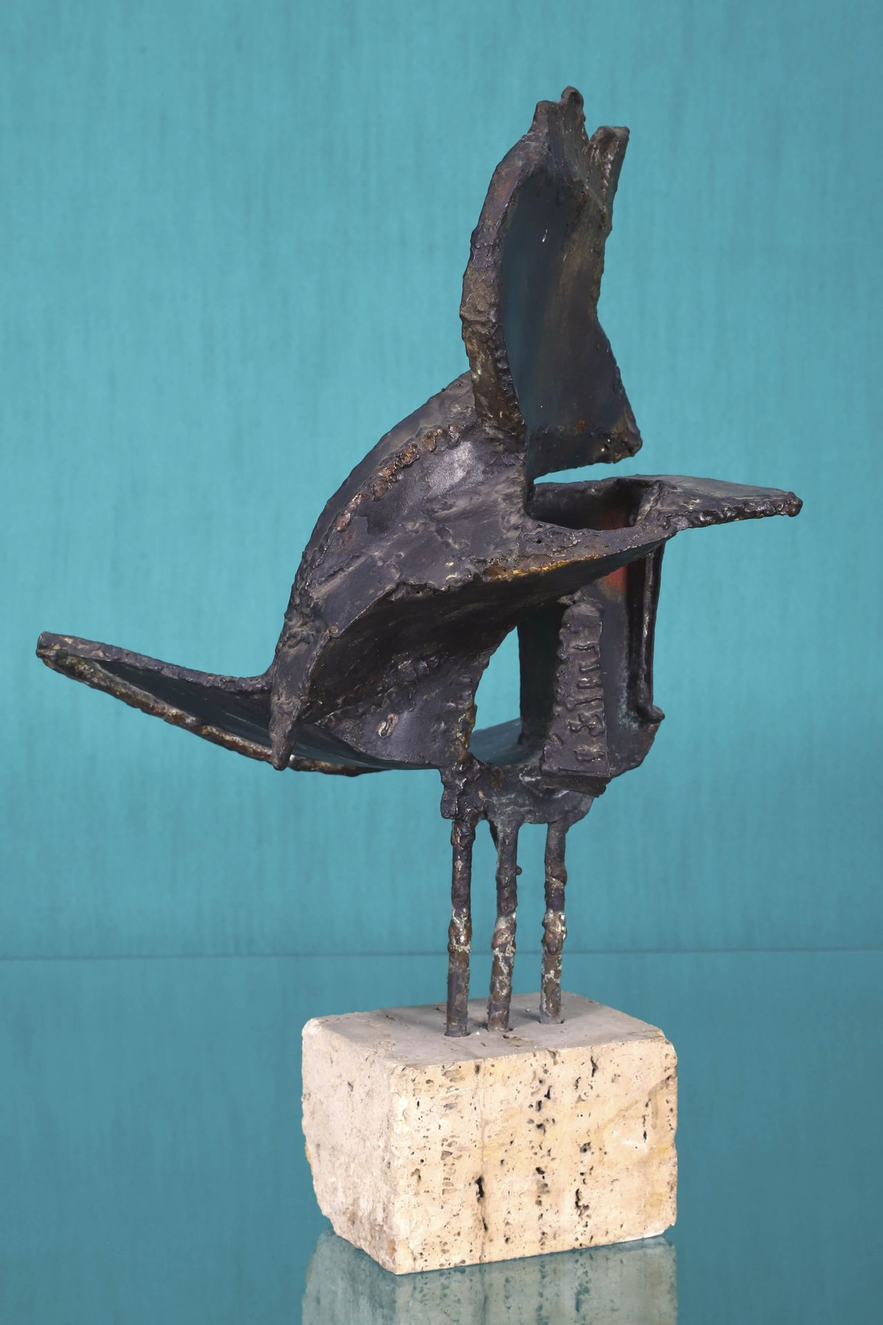 CONSTANTIN ANDREOU (1917-2007) Bird In welded brass, on a stone base H. 56 cm W.&hellip;