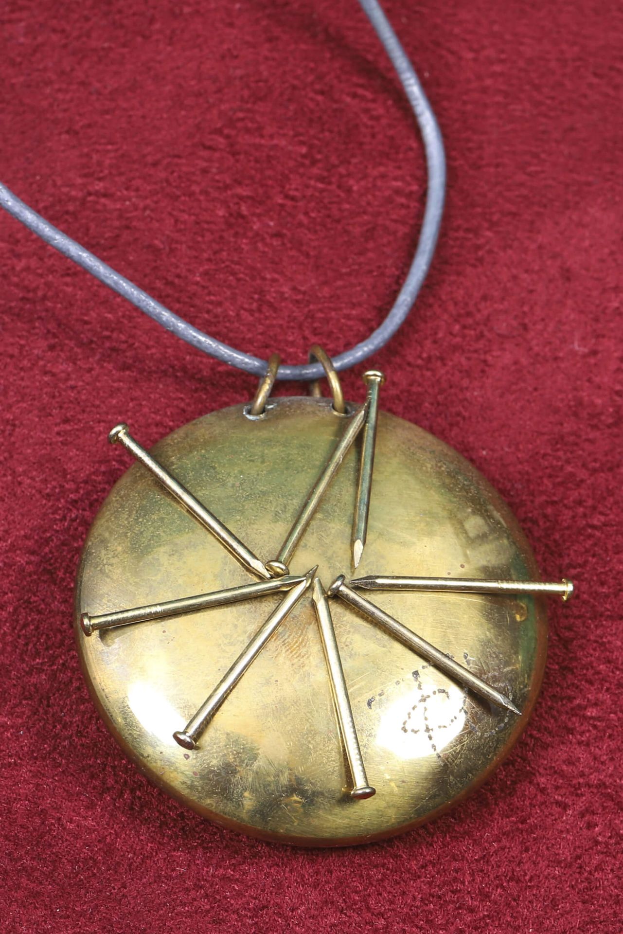 Takis (1925-2019) Pendant In brass and nails, signed D. 5 cm Provenance: > Priva&hellip;