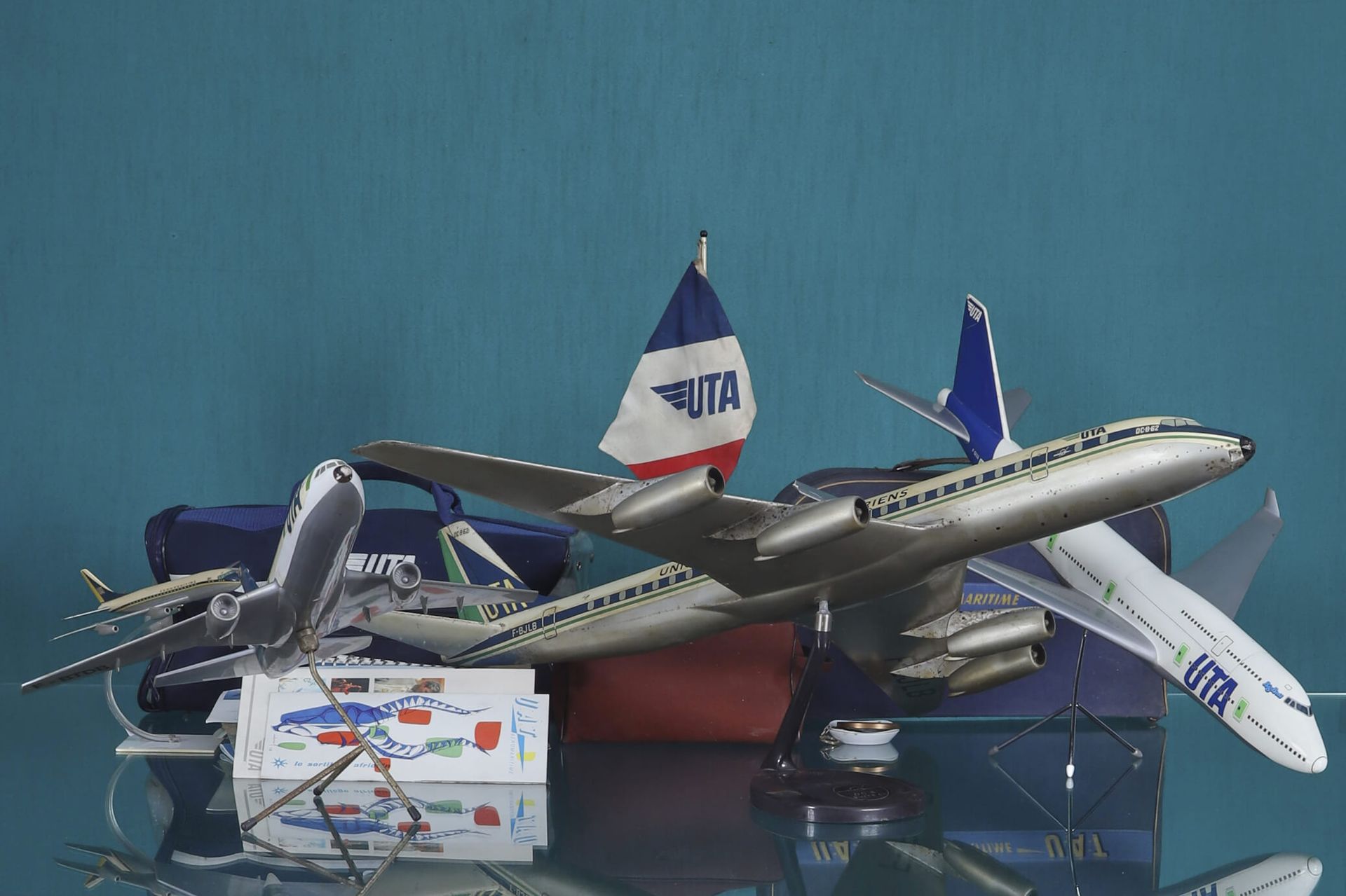 UTA (Union de transports aériens) & UAT (Aéromaritime) 一套10多个航空纪念品，包括 > 1个麦道DC-8&hellip;