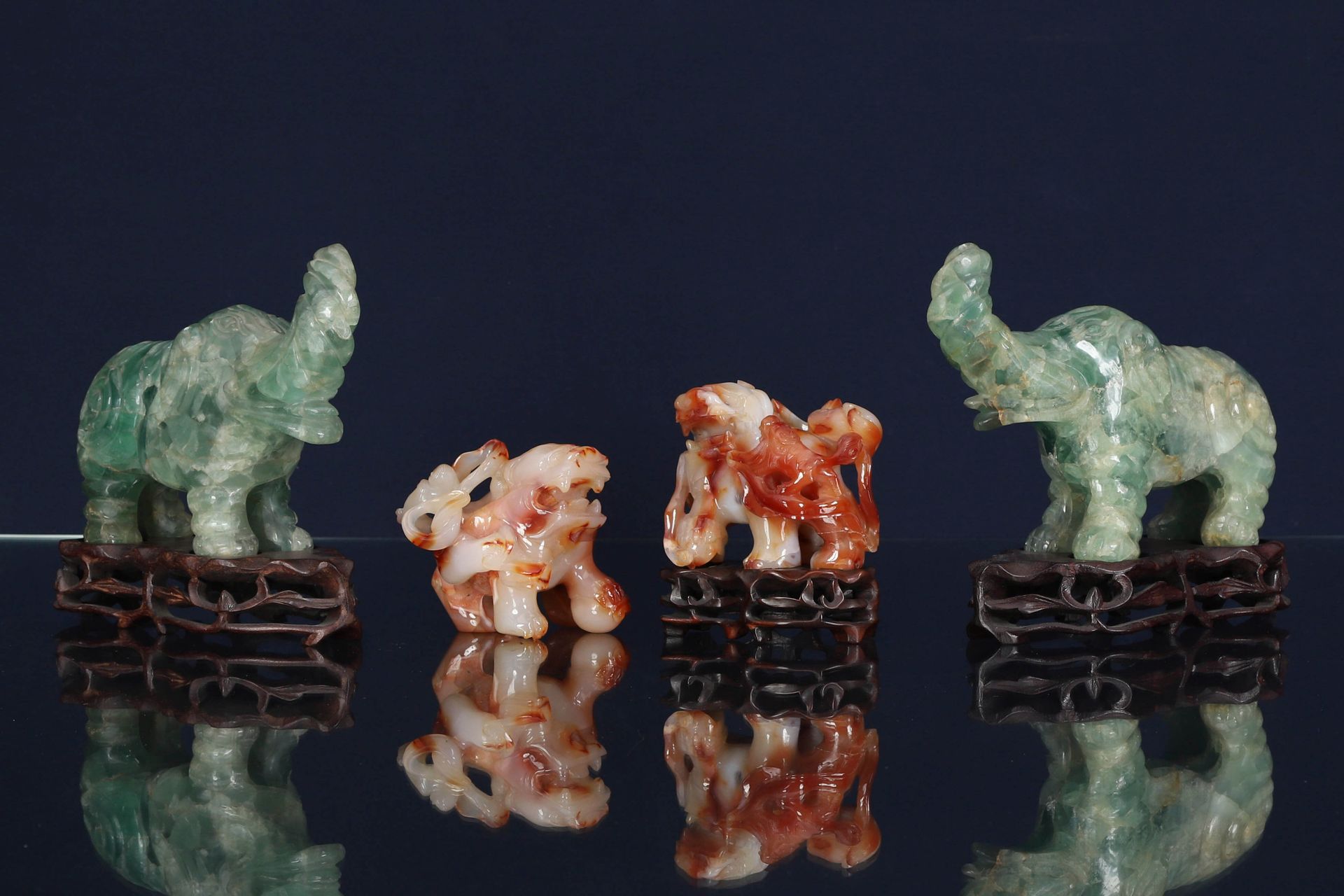 Chine 2 paires de sujets > Paire de chiens de fo en cornaline sculptée avec un s&hellip;