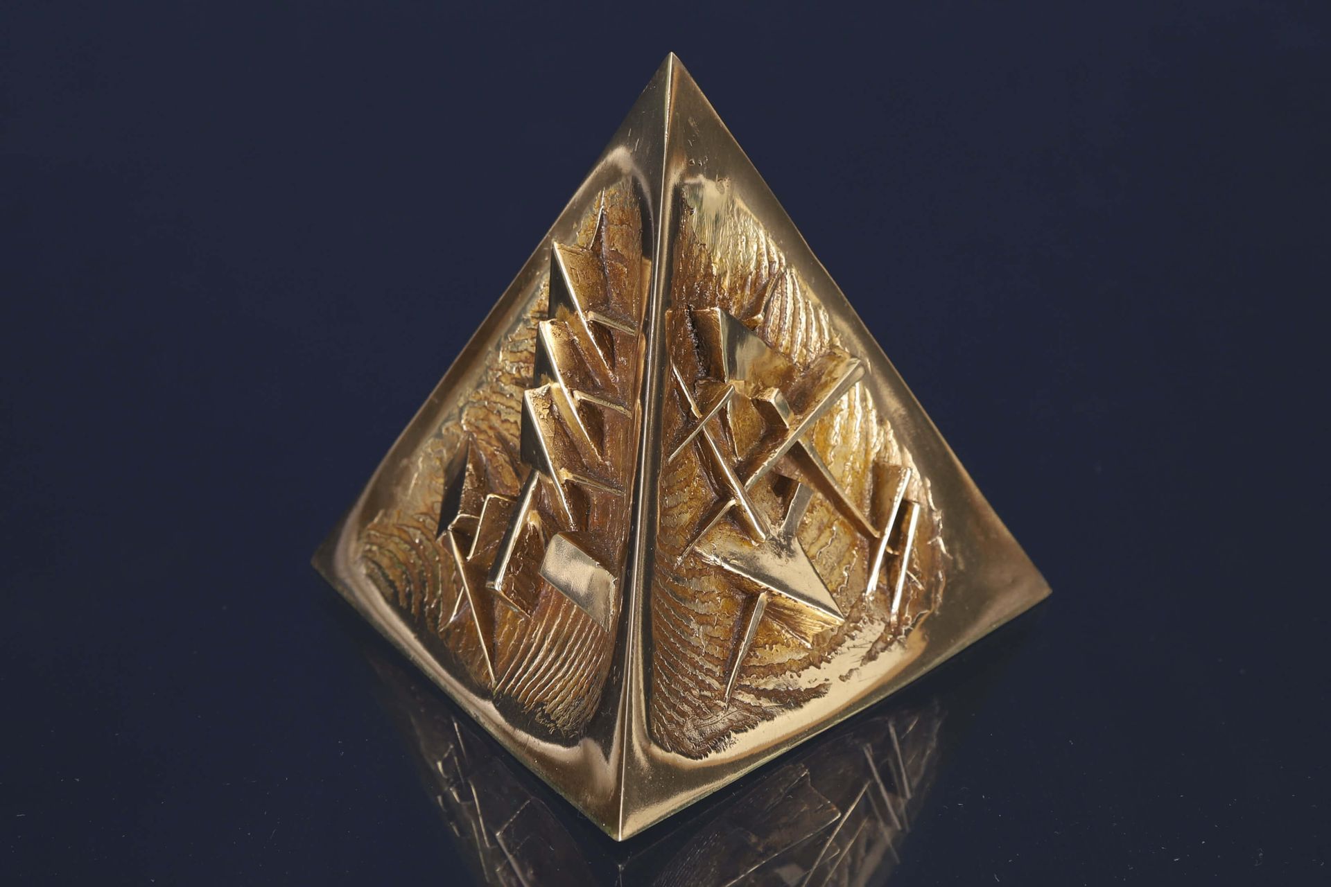 Arnaldo Pomodoro (né en 1926) Piramide per Università Bocconi 2002 Bronze à la c&hellip;