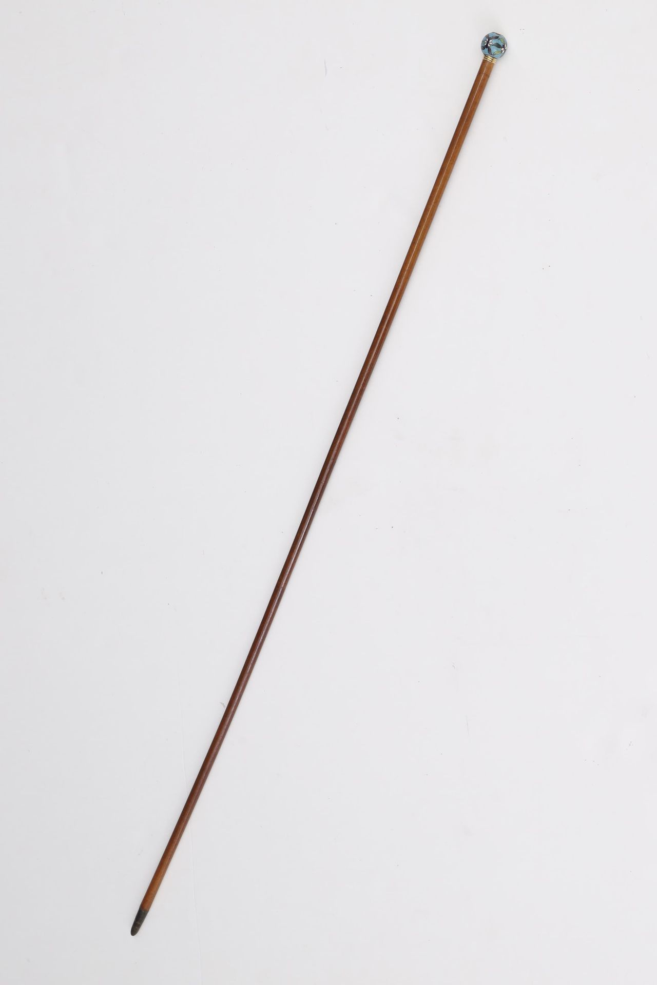 Verdier 掐丝珐琅女手杖球形钮，18K（750 ‰）金戒指和粉彩。已签名
十九世纪
毛重 80 克 高 95.5 厘米