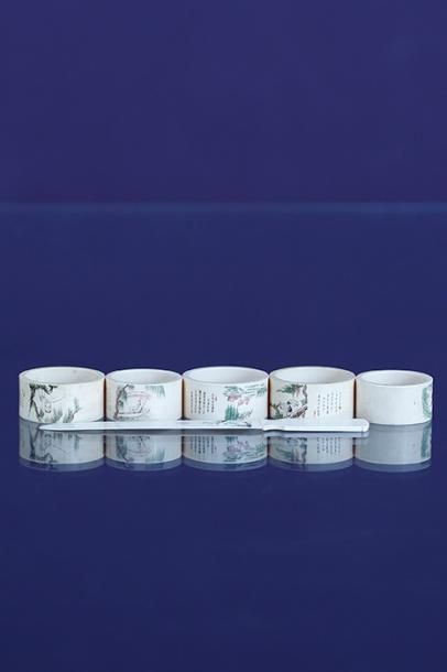 CHINE Chine

5 ronds de serviette et 1 coupe-papier



En ivoire à décor peint e&hellip;