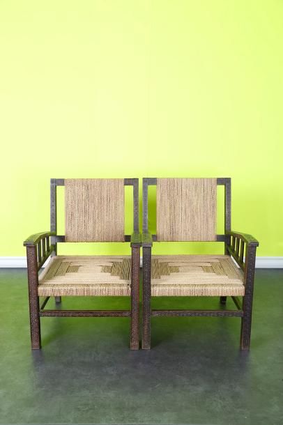 Francis JOURDAIN Suite de 3 fauteuils



En bois verni gravé et cordes tressées
&hellip;