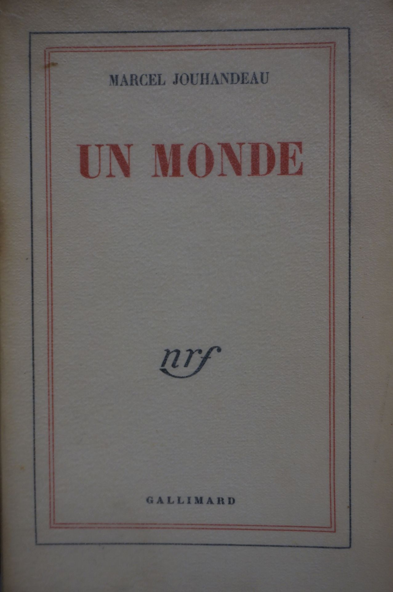 Null JOUHANDEAU（马塞尔）。一个世界。巴黎，Gallimard出版社，1950年，8开本，封面印刷（破损）。第一版。这是105份羊皮纸复印件中的一&hellip;