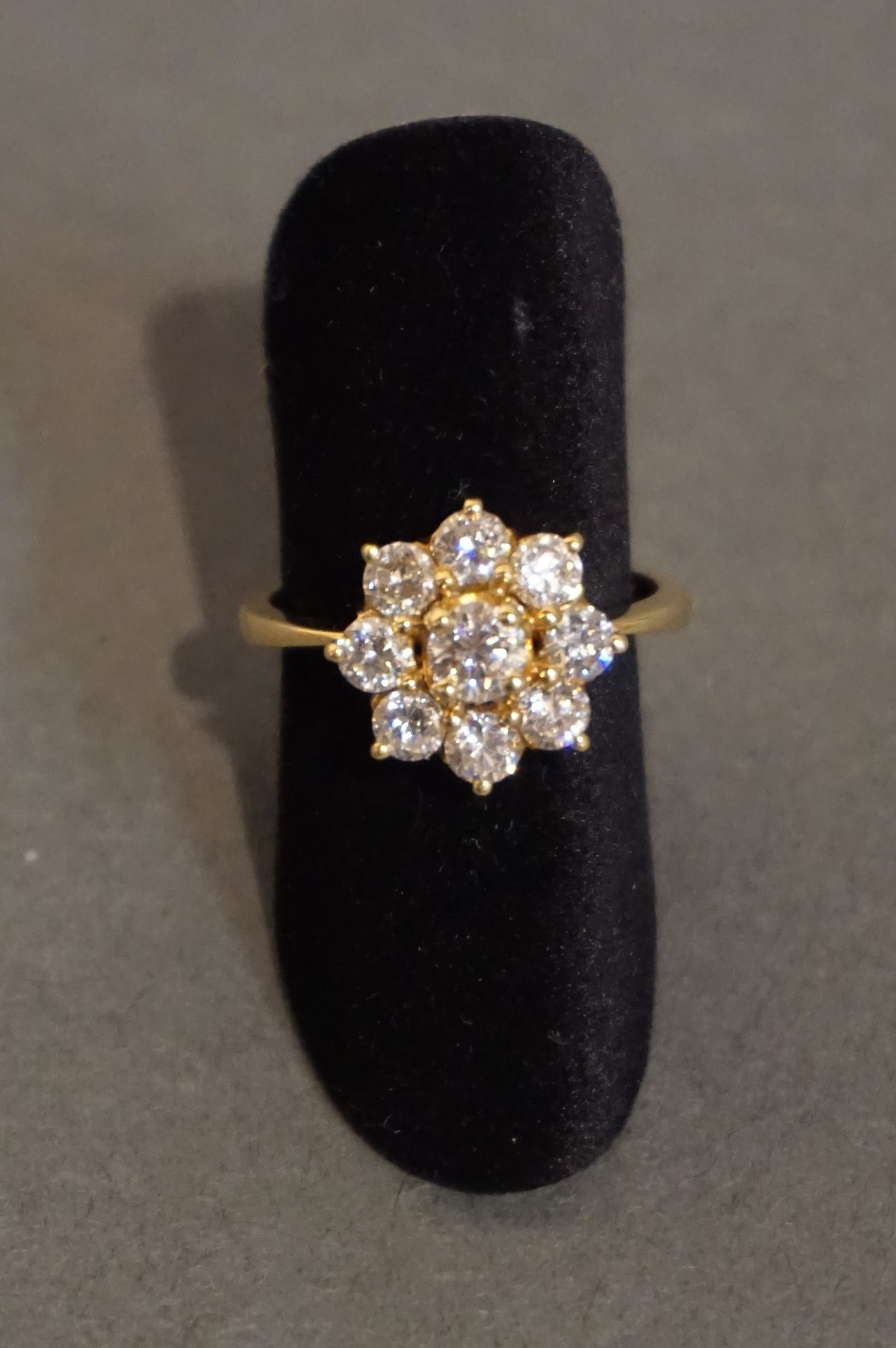 Bague Gold ring set with seven diamonds, one of which weighs approximately 0.25 &hellip;