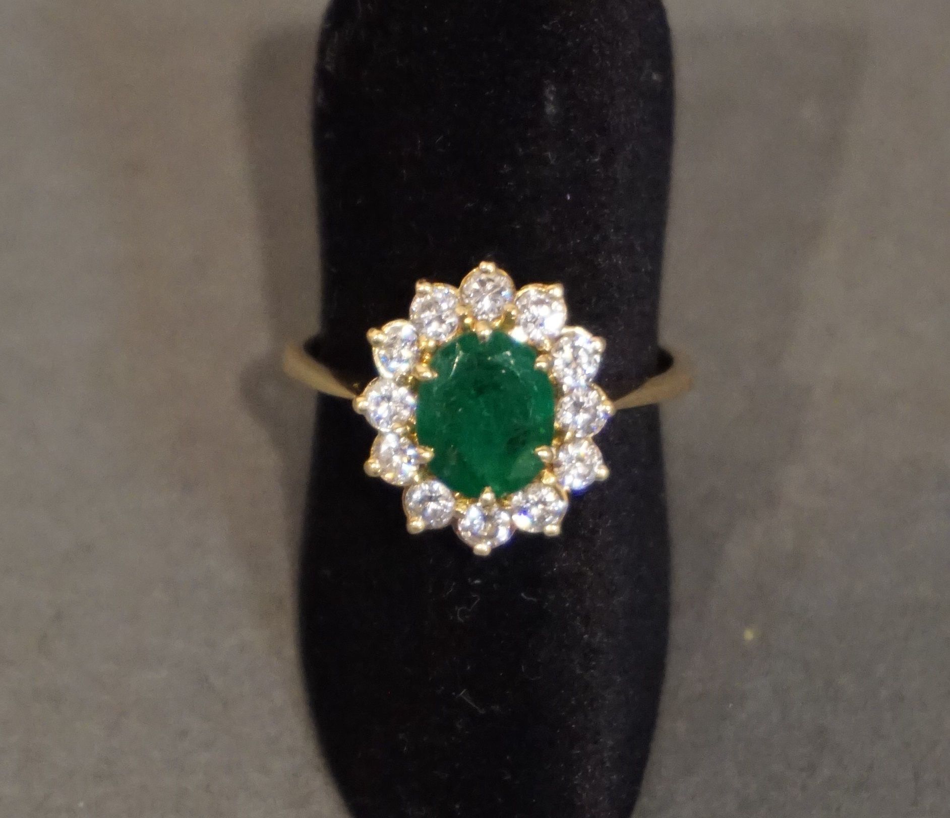 Bague Gold ring set with an emerald surrounded by diamonds (4grs). Finger size 5&hellip;