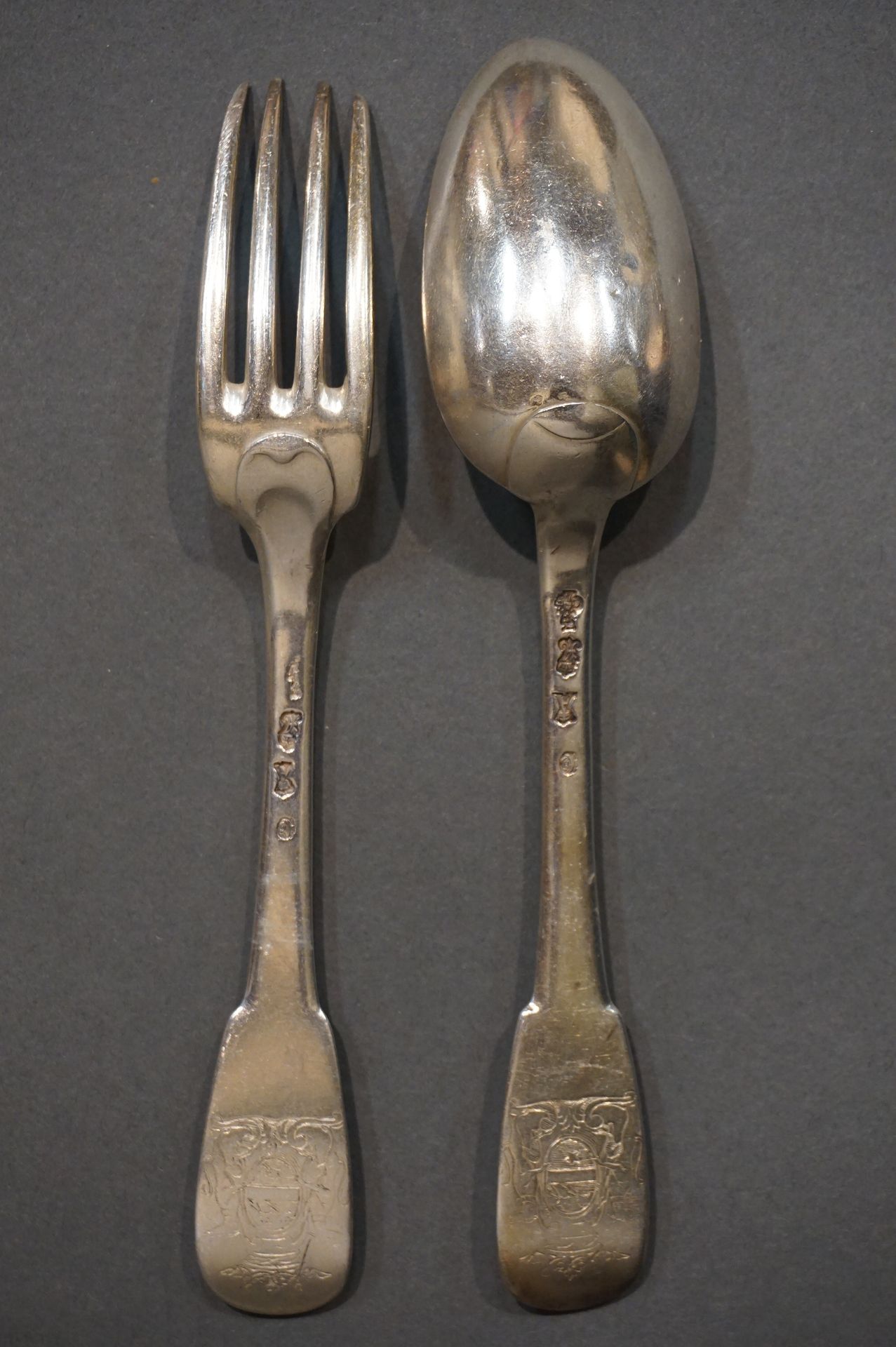 COUVERT A large spoon and a large fork in silver uniplat armorié. 18th century (&hellip;