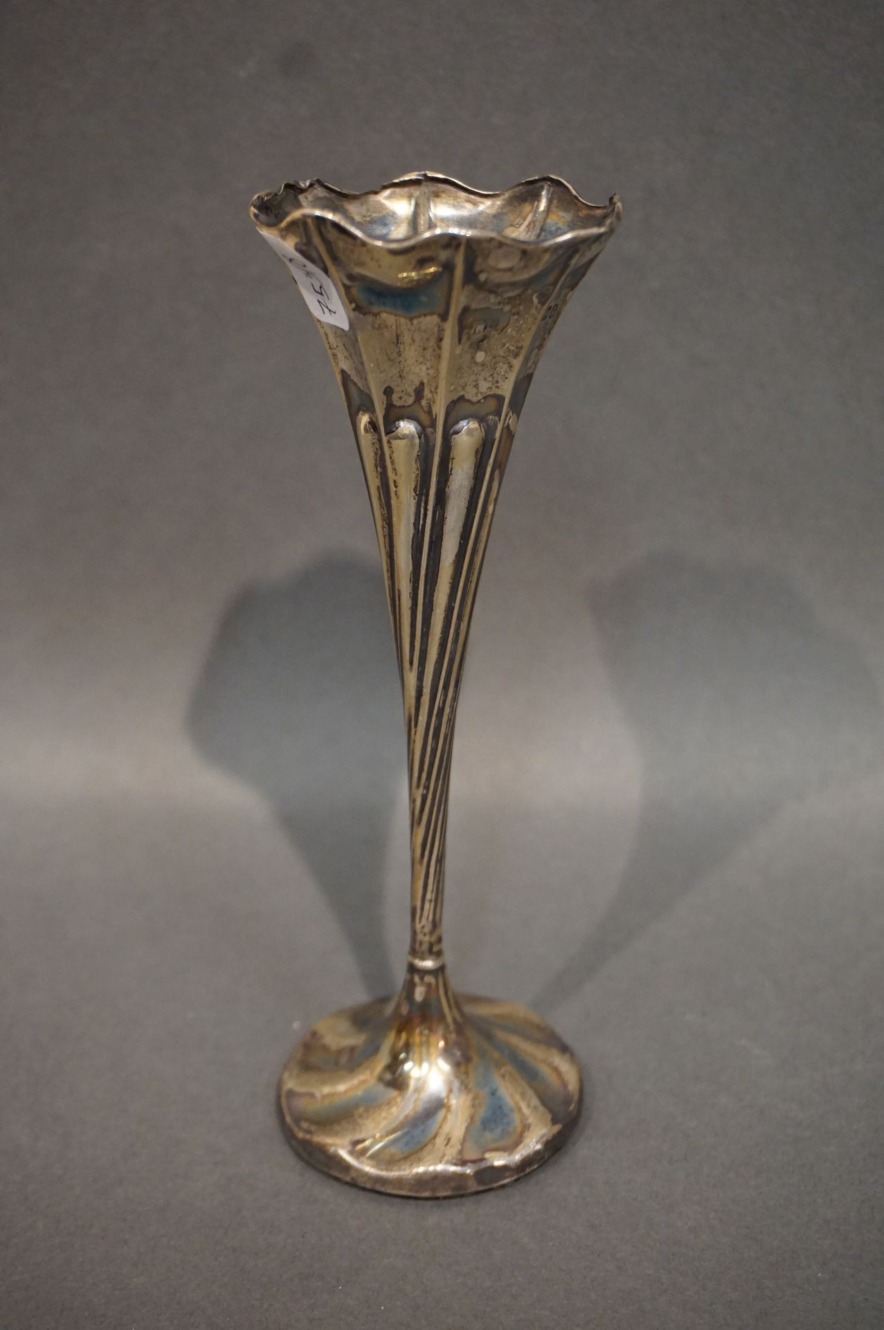 Vase Jarrón solifloro inglés con pie de plata (Peso bruto: 85grs). 16 cm