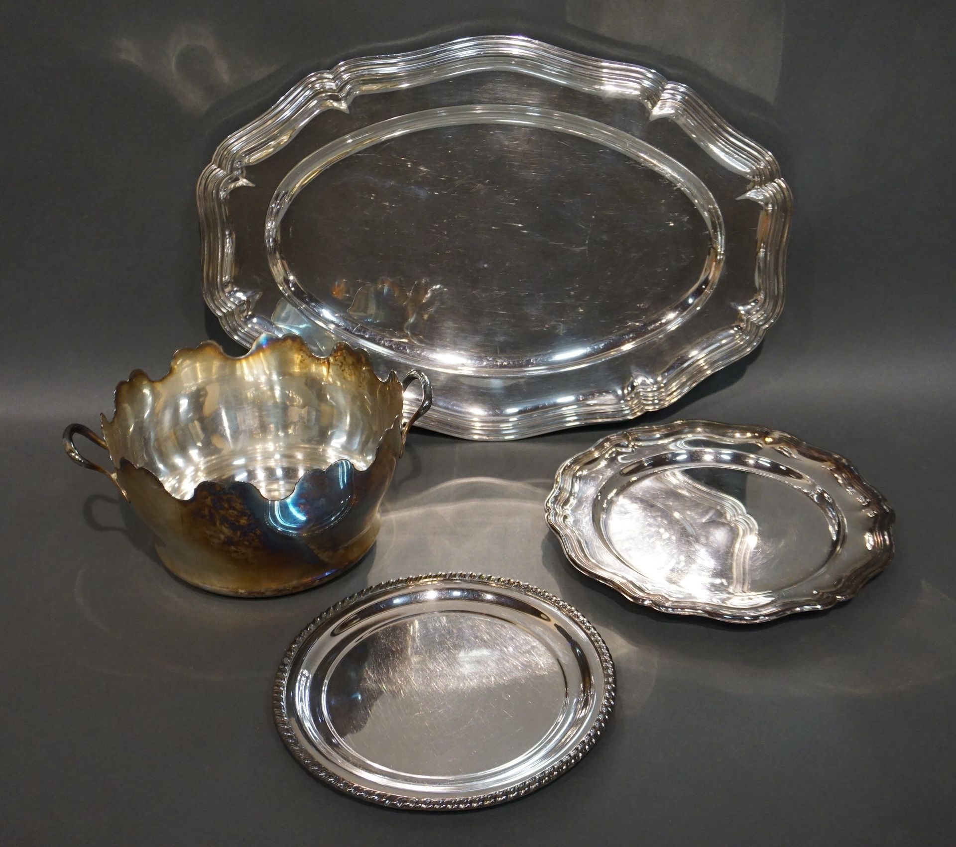 Null Piatto ovale (31x45 cm), piatto polilobato, piatto rotondo e rafraichissoir&hellip;