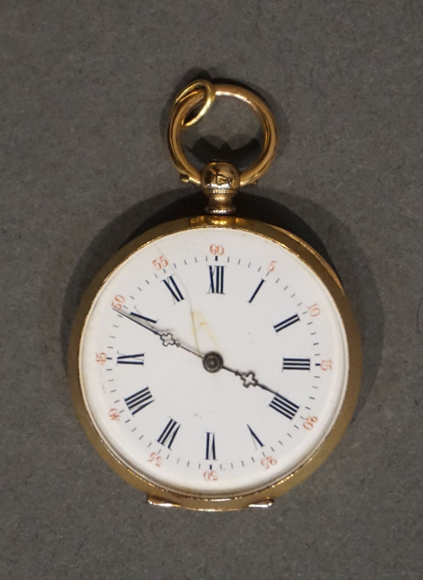 MONTRE DE COL Guilloche gold collar watch (Gross weight: 25g)