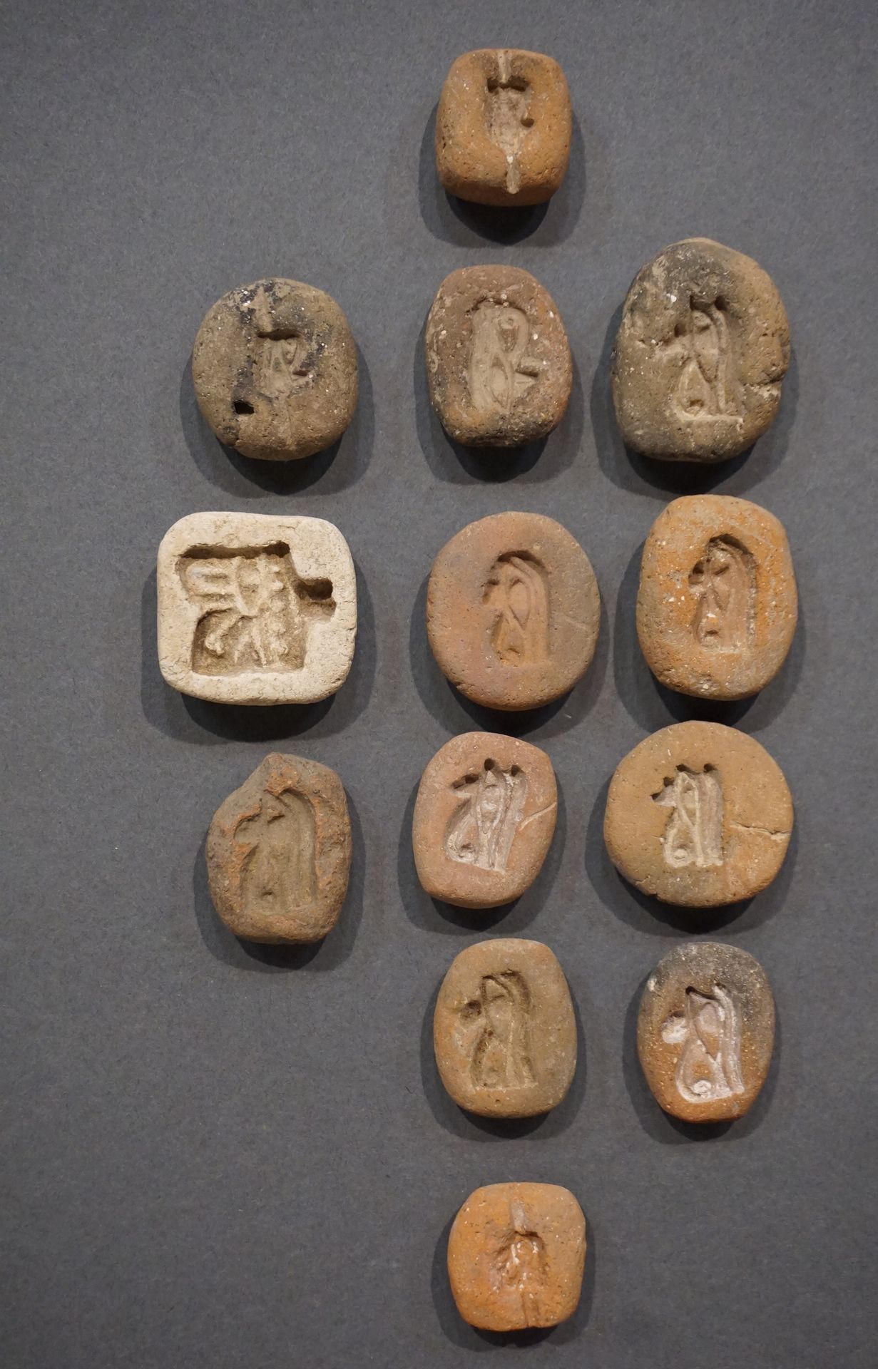 Null Lot of amulet molds representing oudjat eyes (x13). Ochre terracotta. Egypt&hellip;
