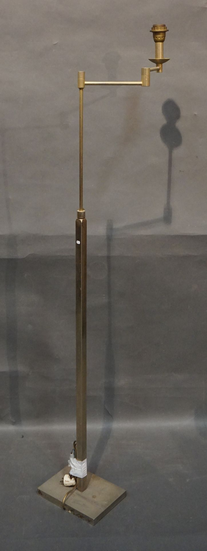 Null 
Stehleuchte-Leseleuchte aus verchromtem Metall (Piqué). 140 cm