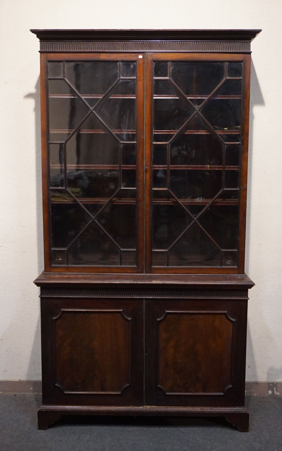 Null English mahogany glass bookcase. 225x125x47 cm