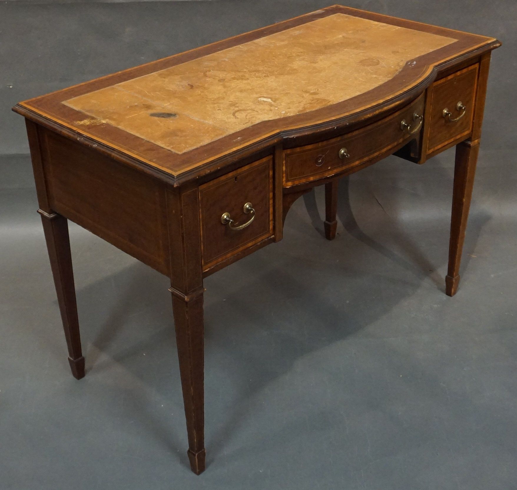 Bureau Plat Flat desk in veneer and yellow marquetry with three drawers in belt &hellip;