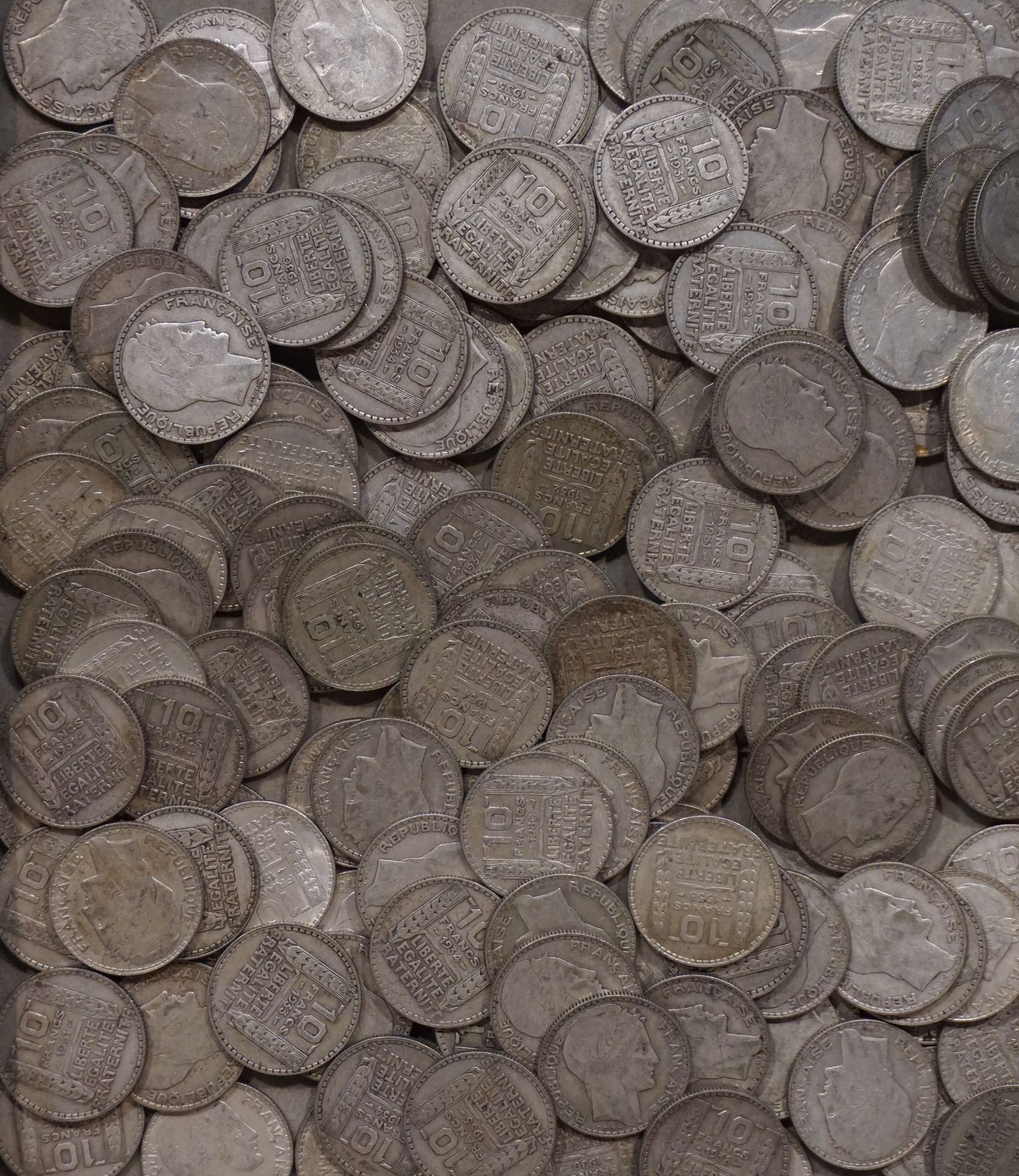 Null 177 pièces de 10 francs en argent (1764 grs)