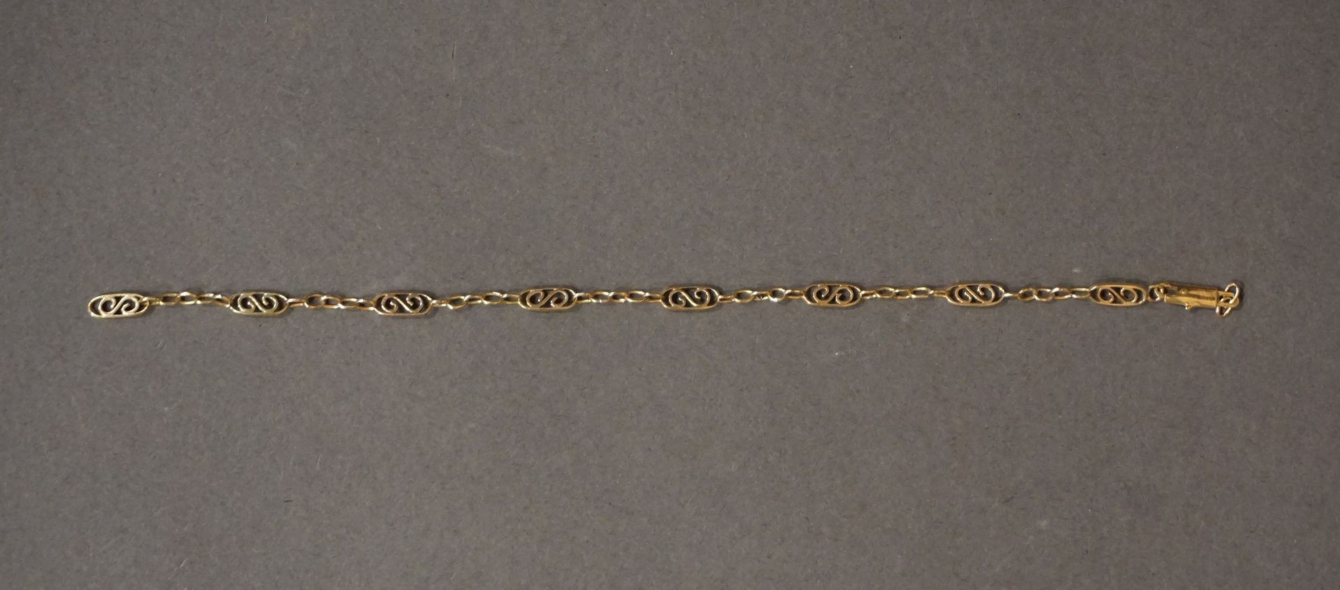 Bracelet Pulsera de oro con ocho elementos calados (rotos) (3,6 grs), (L: 19 cm)