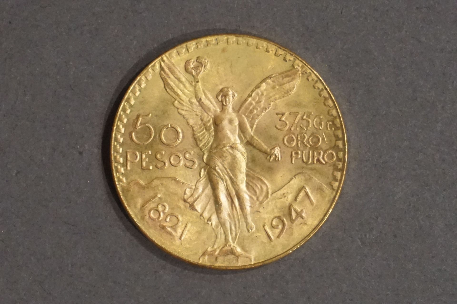 Null 一枚50墨西哥比索金币（41.6克）。
