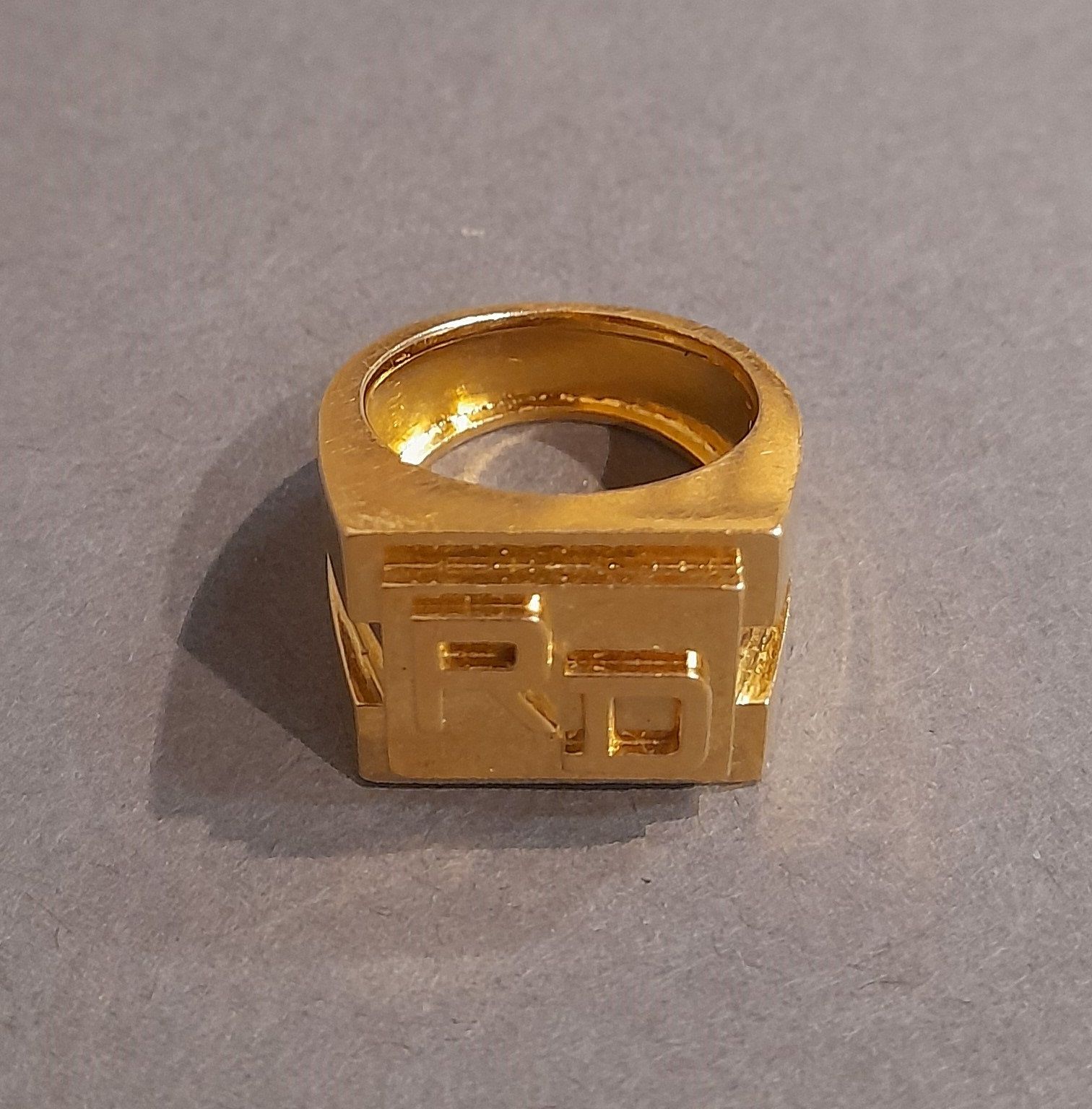 Chevalière Anello d'oro con monogramma RD (17 gr) (Misura dito: 55)