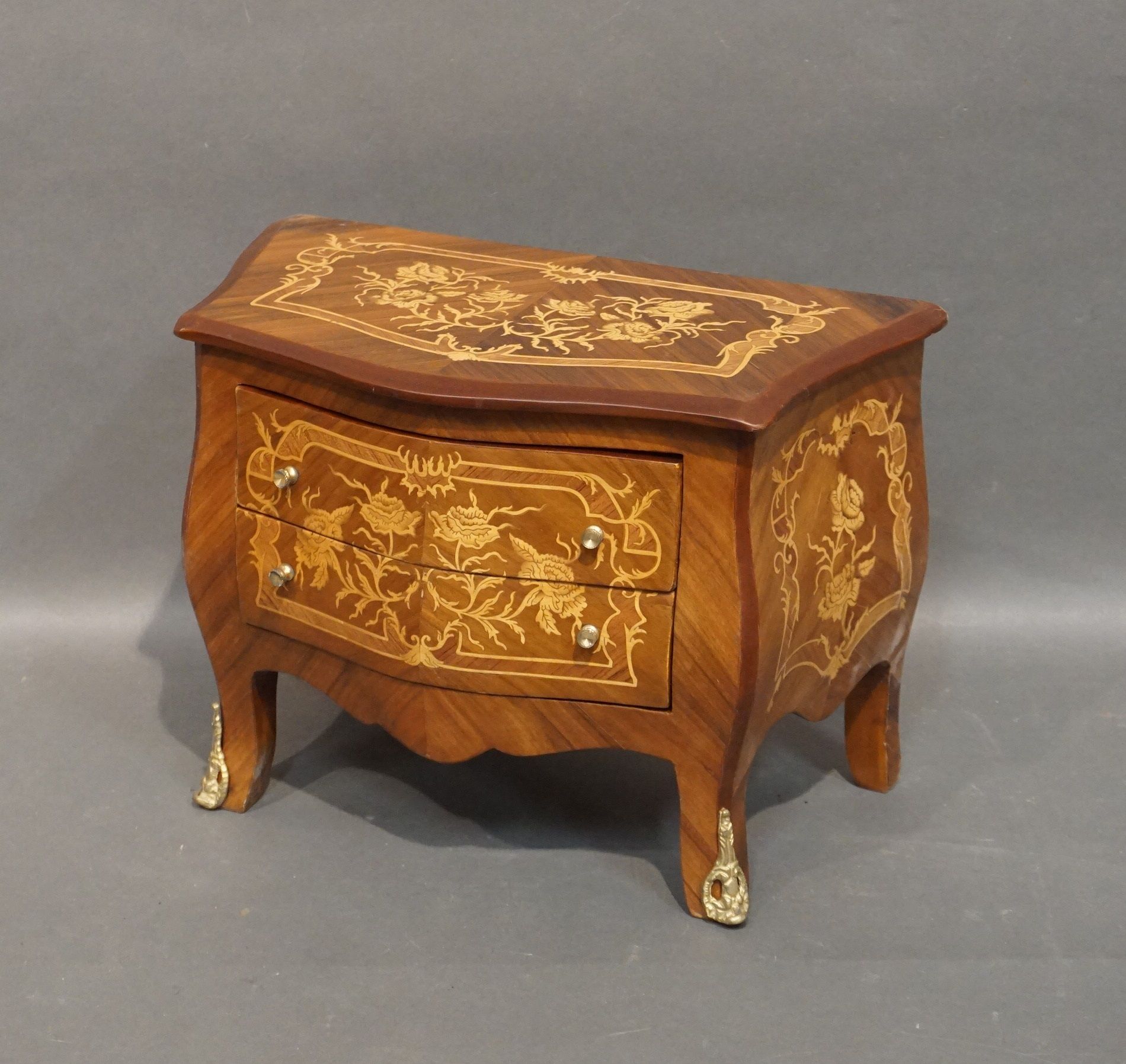 Null Chest of drawers inlaid. 31x43x24 cm
