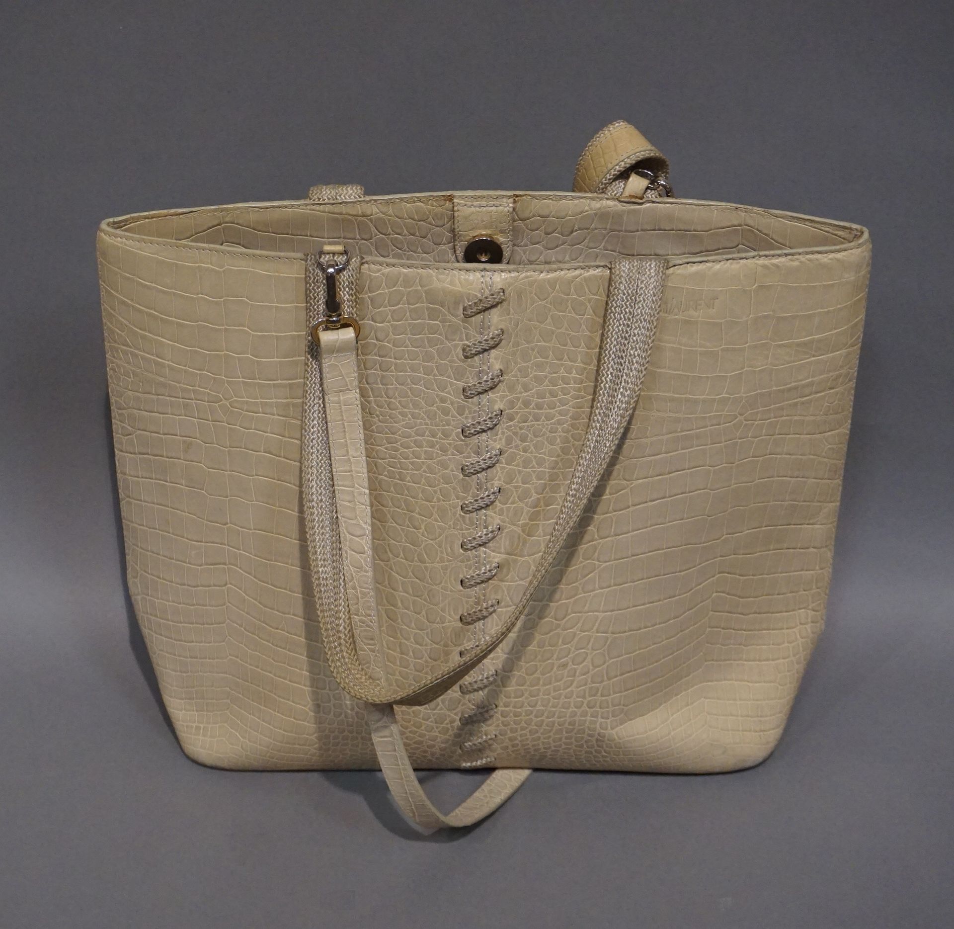 Null Handbag Yves SAINT-LAURENT (?). 40x30 cm