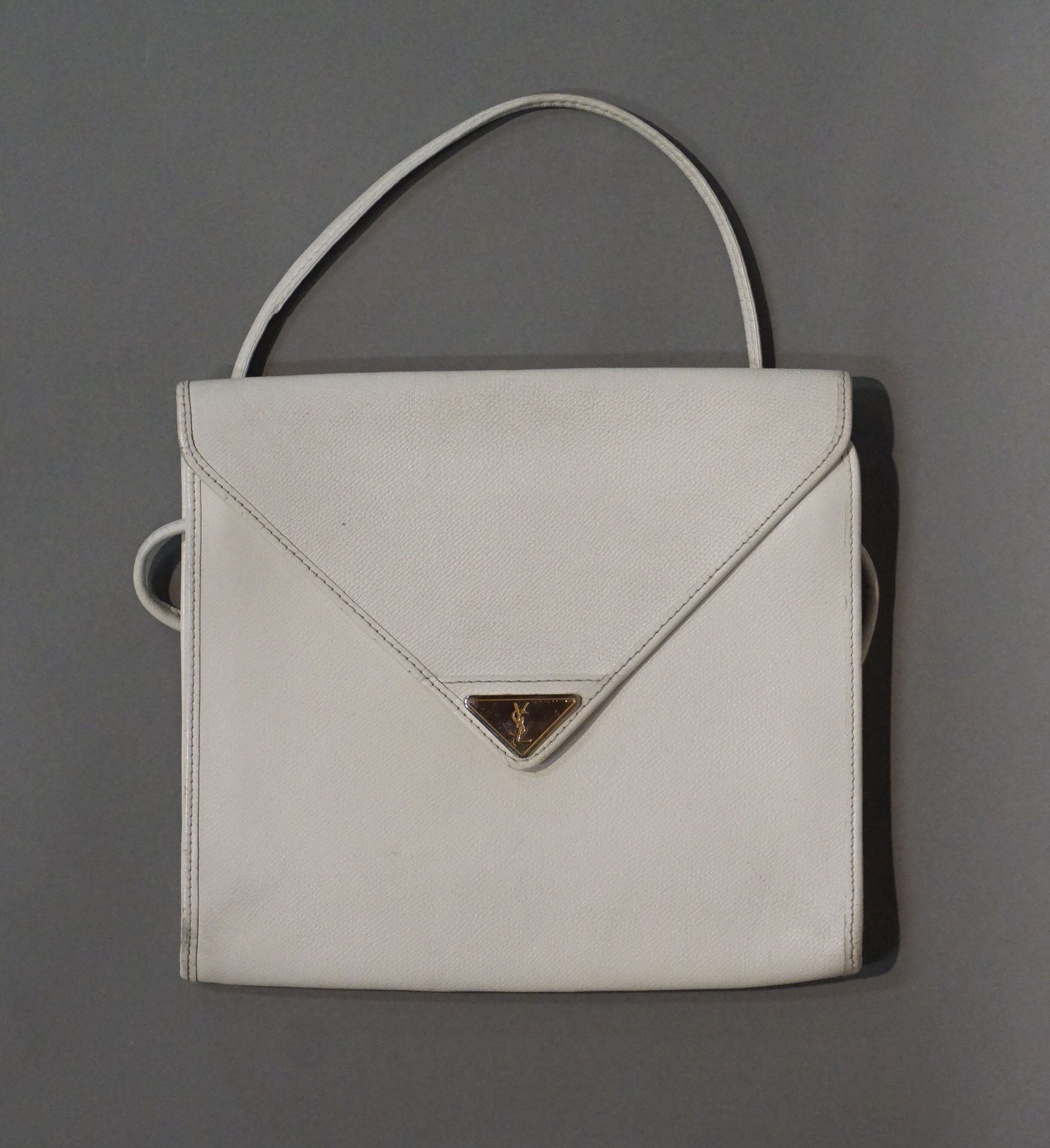 YSL Yves SAINT-LAURENT: Handtasche mit Schulterriemen aus weißem, genarbtem Lede&hellip;