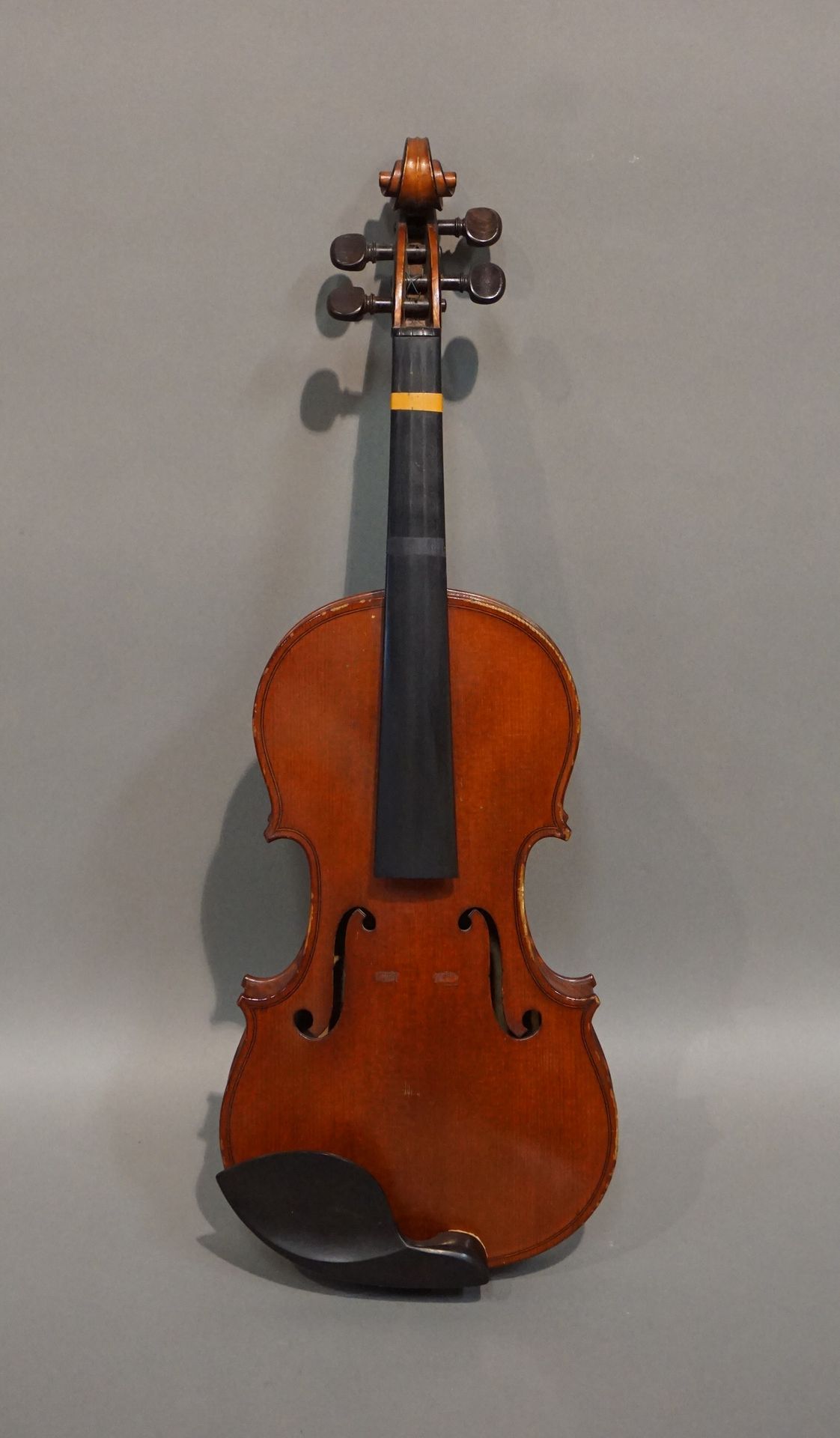 Null Emile GERMAIN的漂亮小提琴，1875年在巴黎制造，标有Emile Germain。状况良好。长度：352毫米。专家：Jean-jacque&hellip;