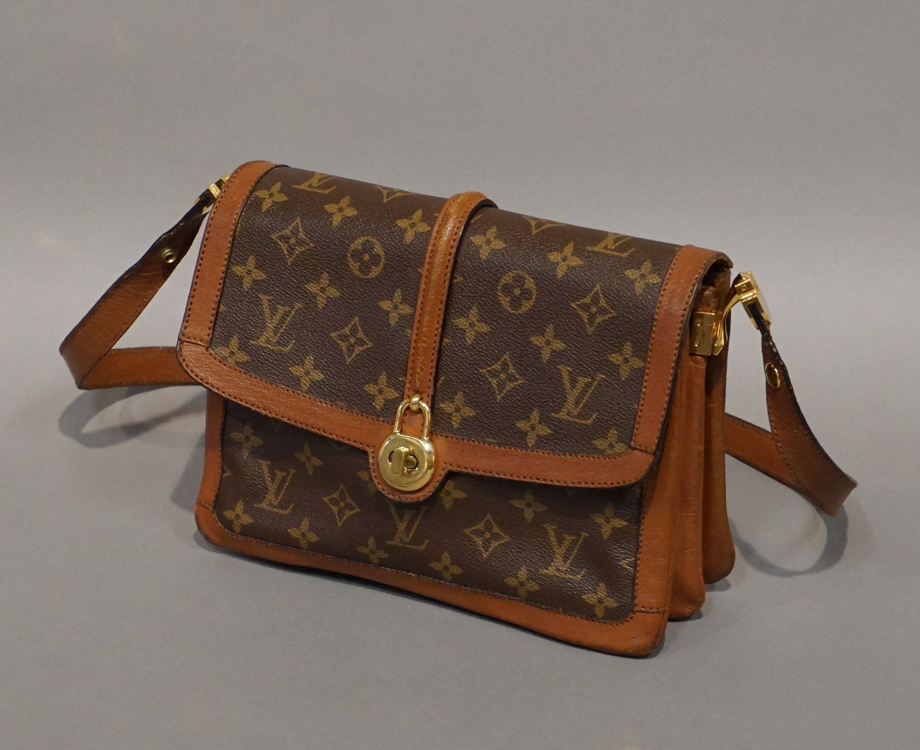 VUITTON Louis Vuitton: Handbag with three gussets, shoulder strap, coated canvas&hellip;