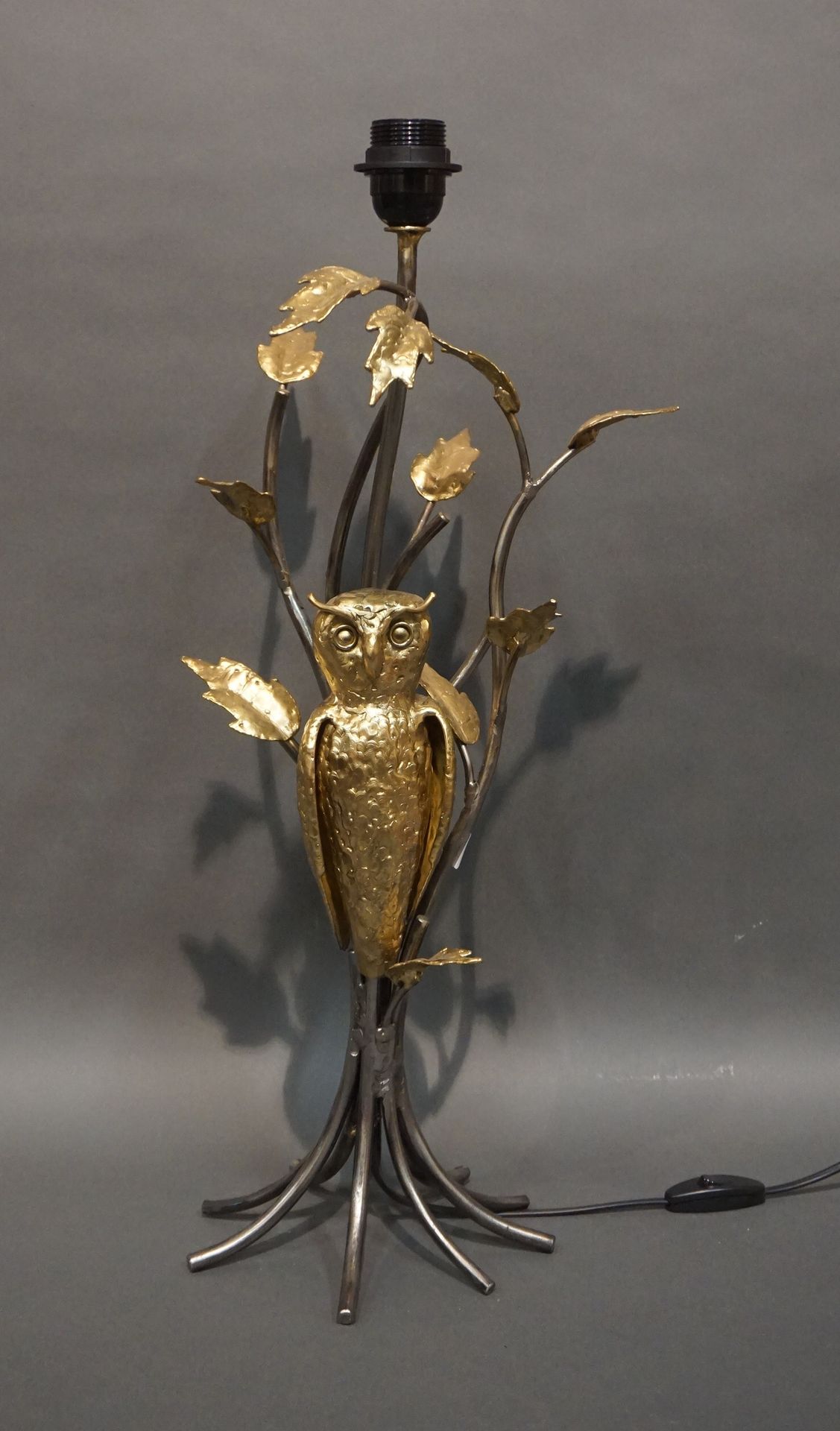Null Lampe aus versilbertem und vergoldetem Metall "Eule". 63 cm