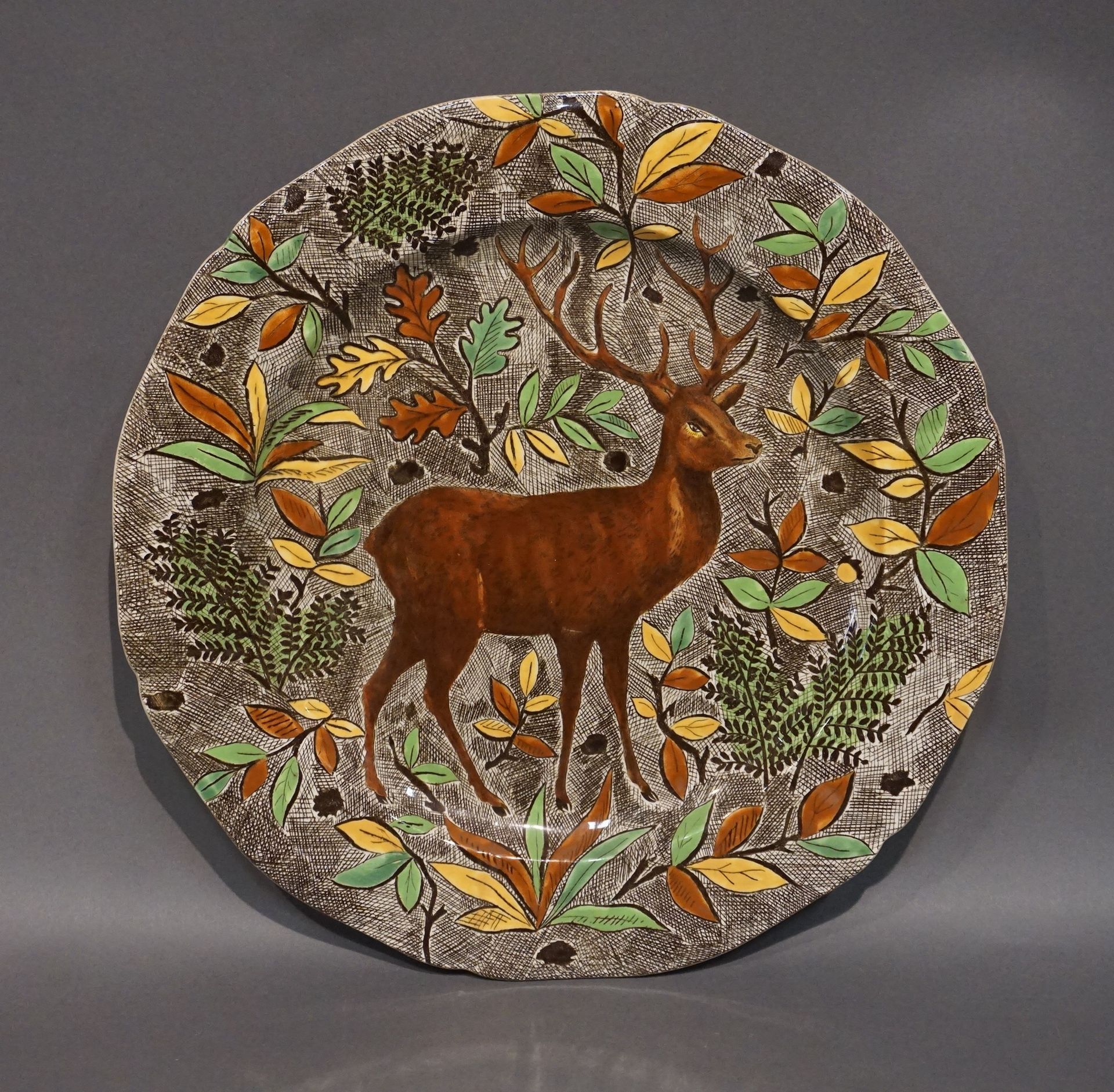 Gien Plato redondo de loza de Gien con diseño de ciervo. 34,5 cm