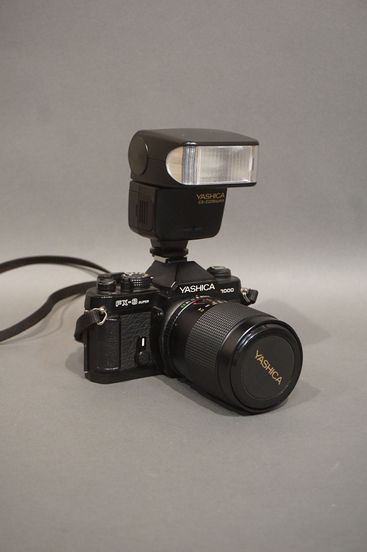 Yashika Yashika FX-3 超级相机。