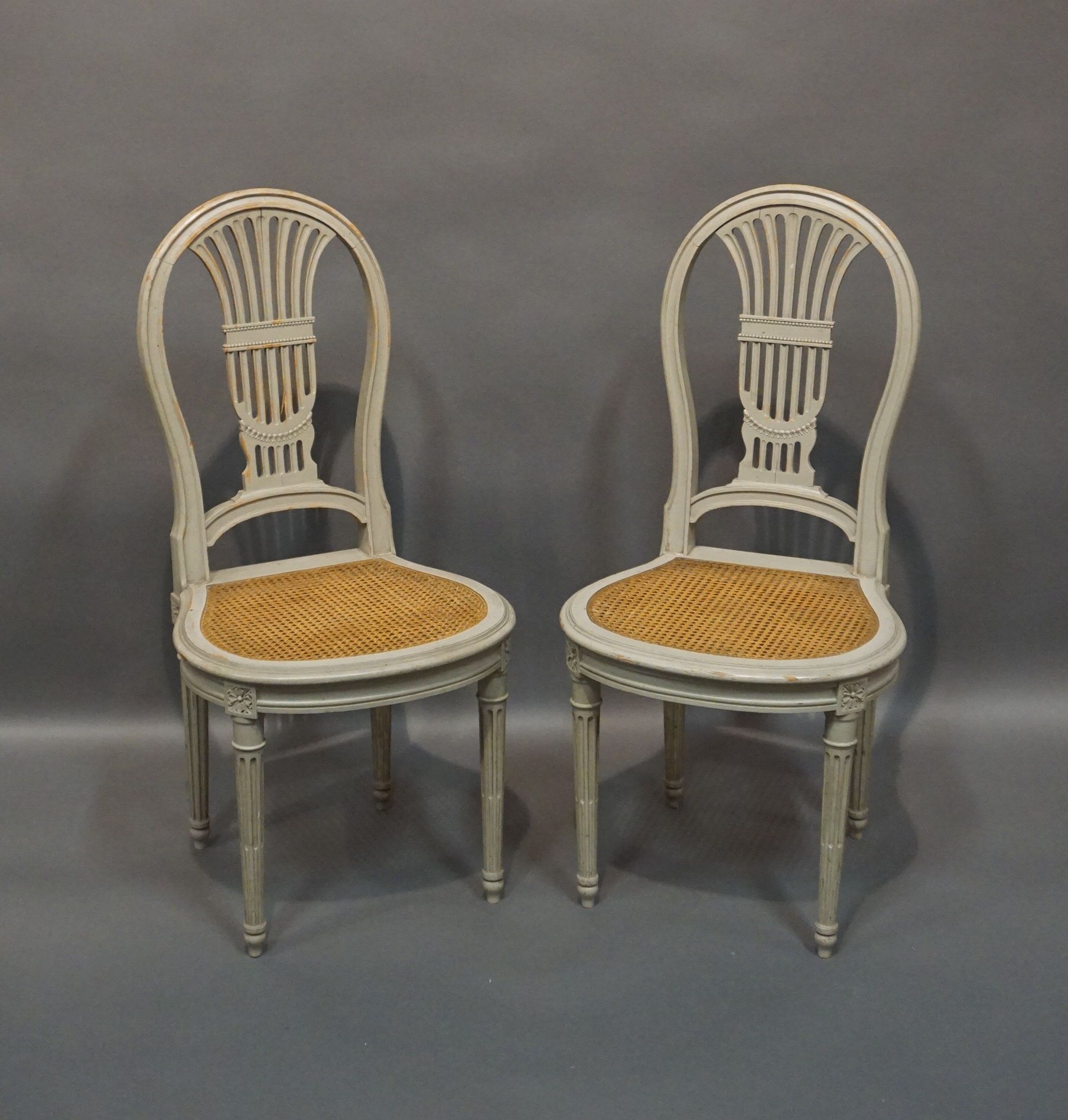 Null Pair of caned chairs in molded gray lacquered wood, with fluted legs and ho&hellip;