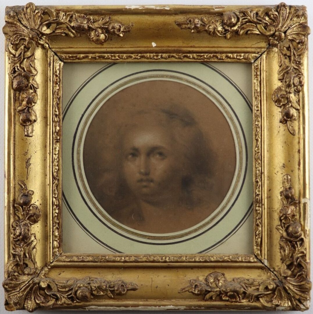 Null 克劳德-让-巴蒂斯特-霍恩（第戎1750-1817）。

一个女人的画像。

铅笔和白色高光在棕色纸上。

D_13.5厘米