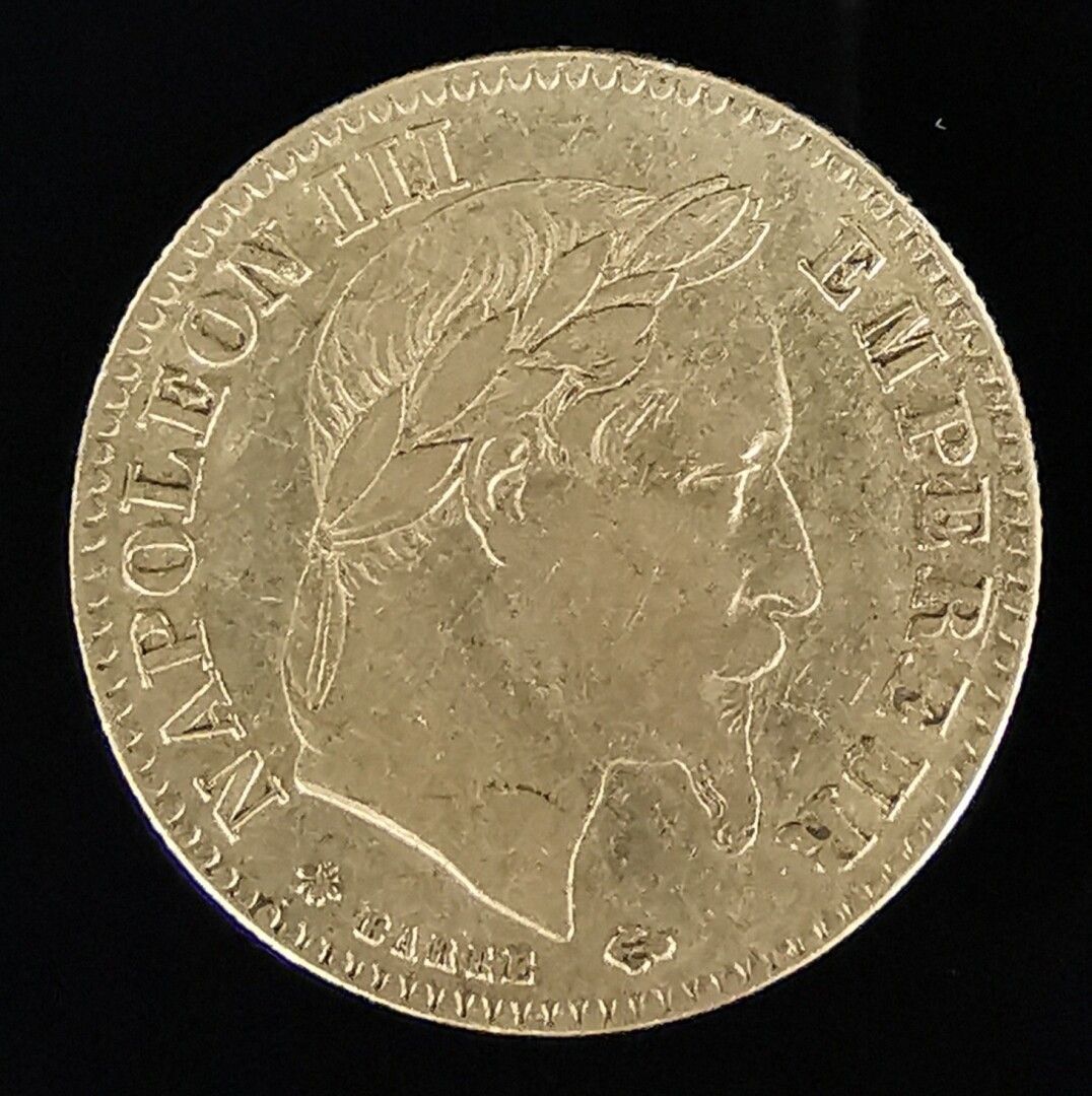 Null Pièce en or de 10 francs 1867 Napoléon III.

3.19 grammes