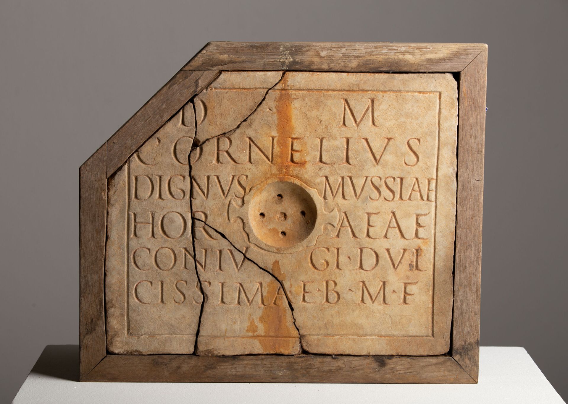 Null 
Marble plaque, probably of Roman senato.




Decoration of incised inscrip&hellip;