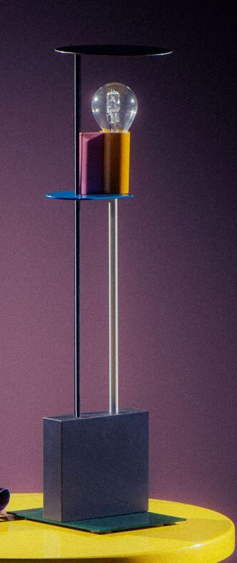 Null 杰拉德.泰勒
Piccadily台灯 - 模型创建于1982年。
底座为漆面金属，塑料层压板和金属板。
高_47厘米，宽_15厘米，深_11厘米。
孟&hellip;