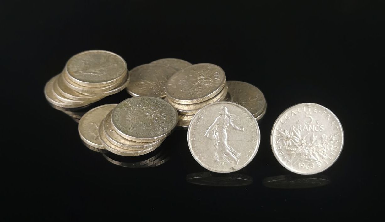 Null Vingt pièces de 5 Francs Semeuse en argent.
240.52 grammes
