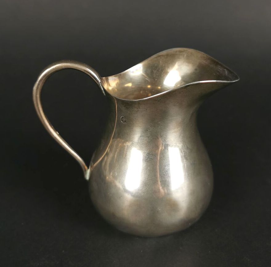 Piccola lattiera in argento. H_ 7,5 cm. 63,54 grammi, 95…