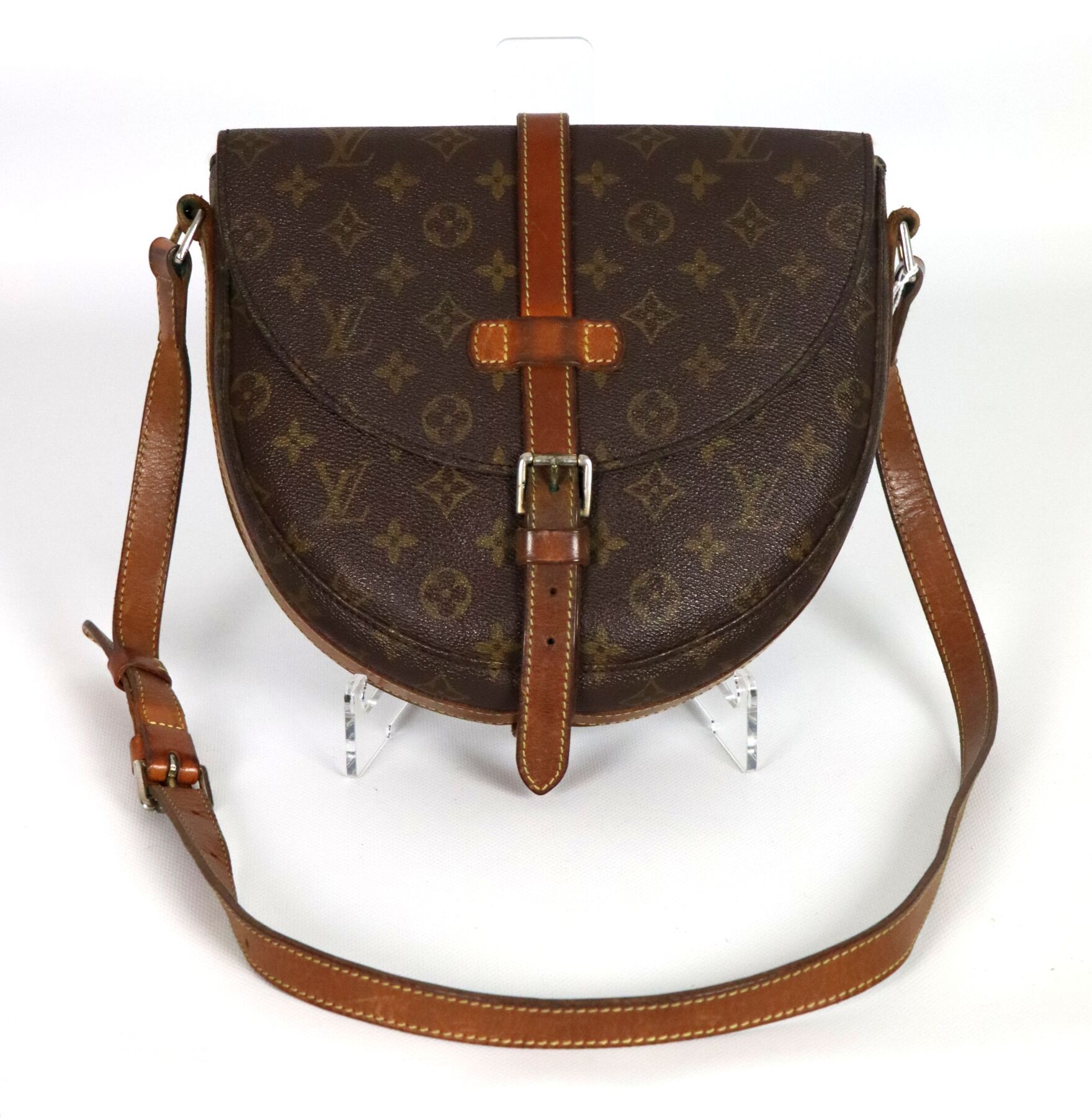 louis vuitton with gold plate on front