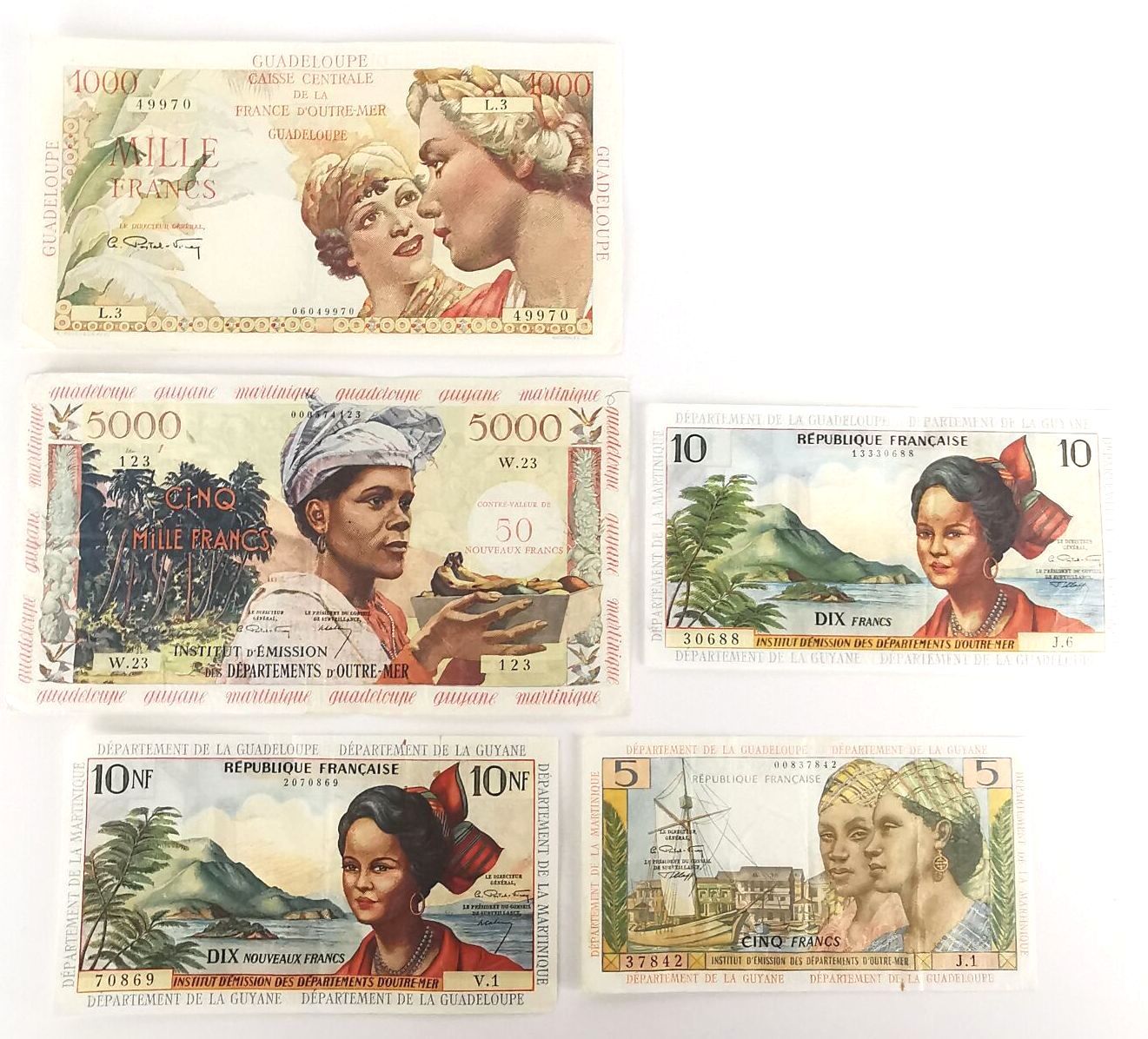 Null Lot von fünf Banknoten aus Guadeloupe und den Antillen-Guyana :
- 5 Francs &hellip;