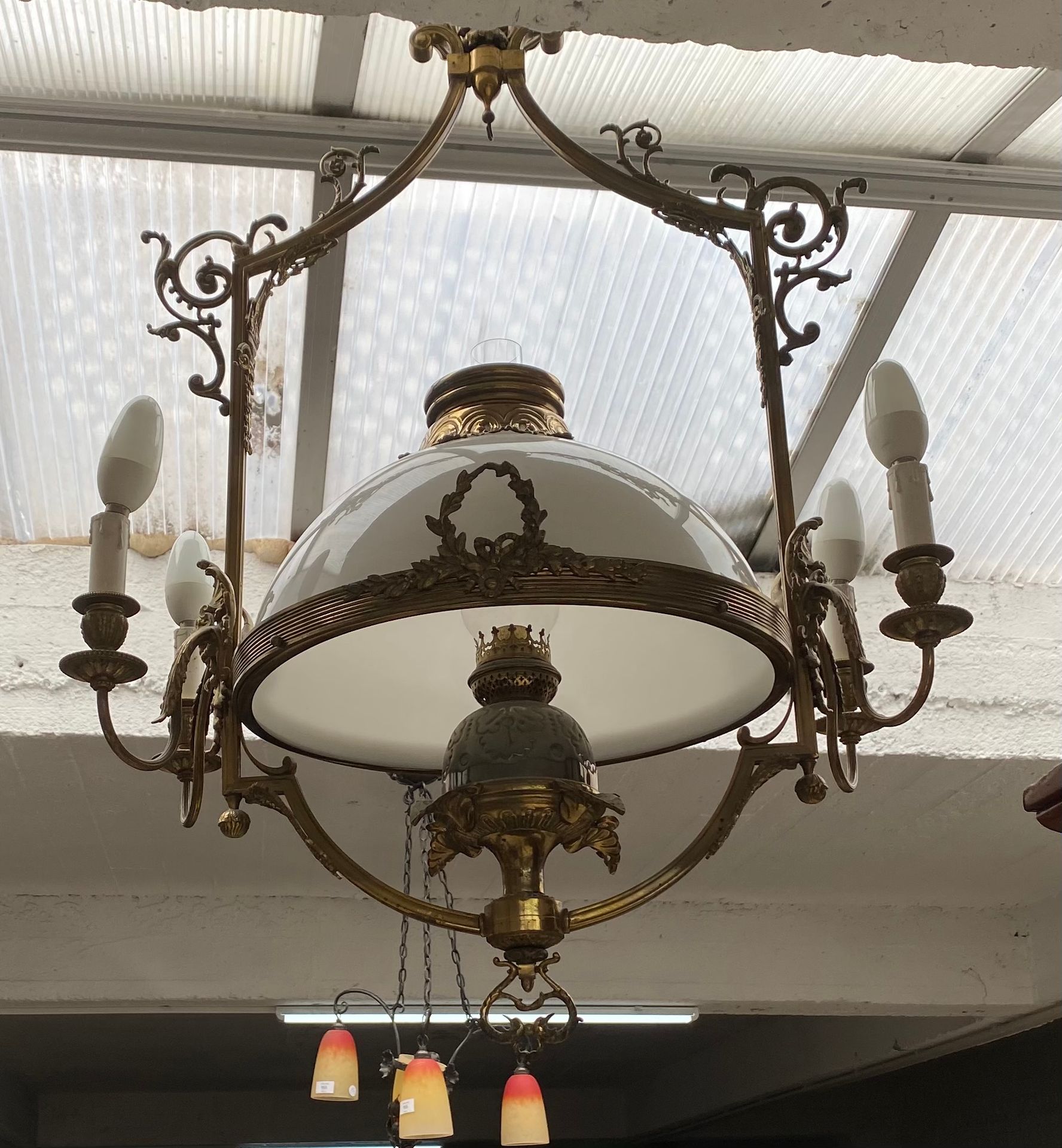 LAMPE BELGE Brass and opal glass. 

--> THIS LOT IS IN OUR WAREHOUSE
