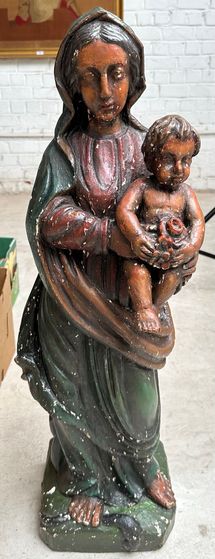 VIERGE A L'ENFANT Statue en bois sculpté et peint. --> CE LOT SE TROUVE AU DEPÔT