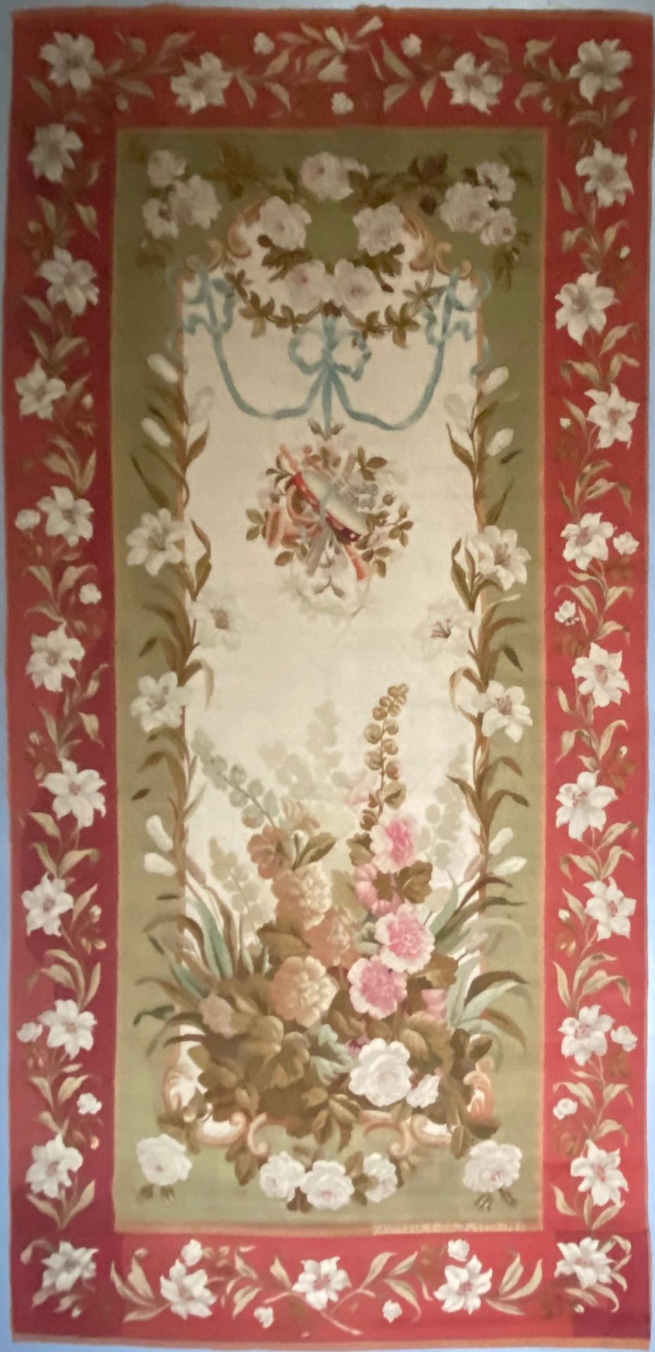 MANUFACTURE ROYALE D'AUBUSSON 1782 门挂毯。花卉的多色装饰。有签名和日期1782年。360 x 173厘米