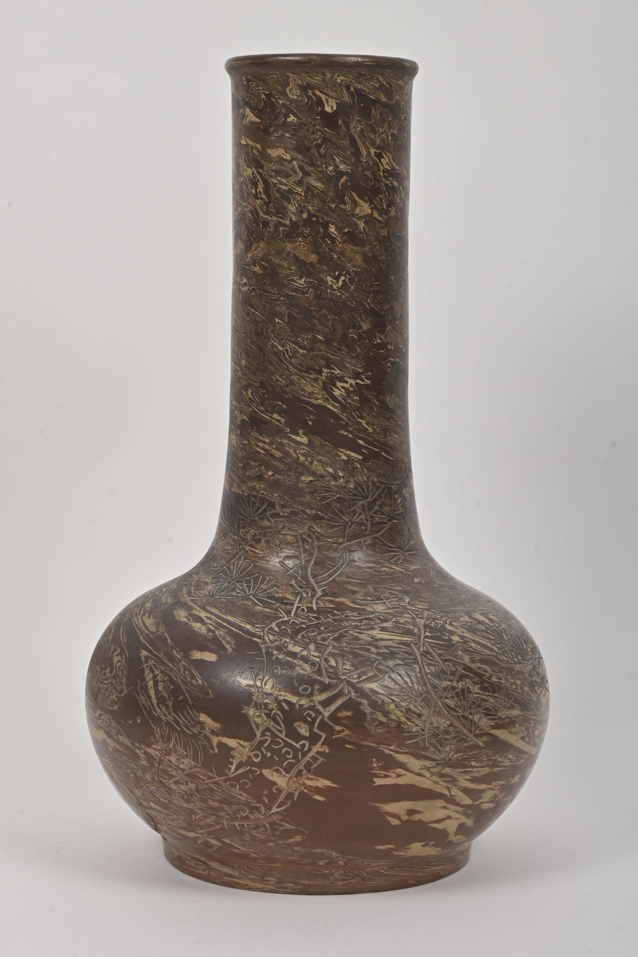 Null 花瓶 日本明治时期(1868-1912)
(底座上有缺口)
H.38,5 cm.

专家：Cabinet Portier.