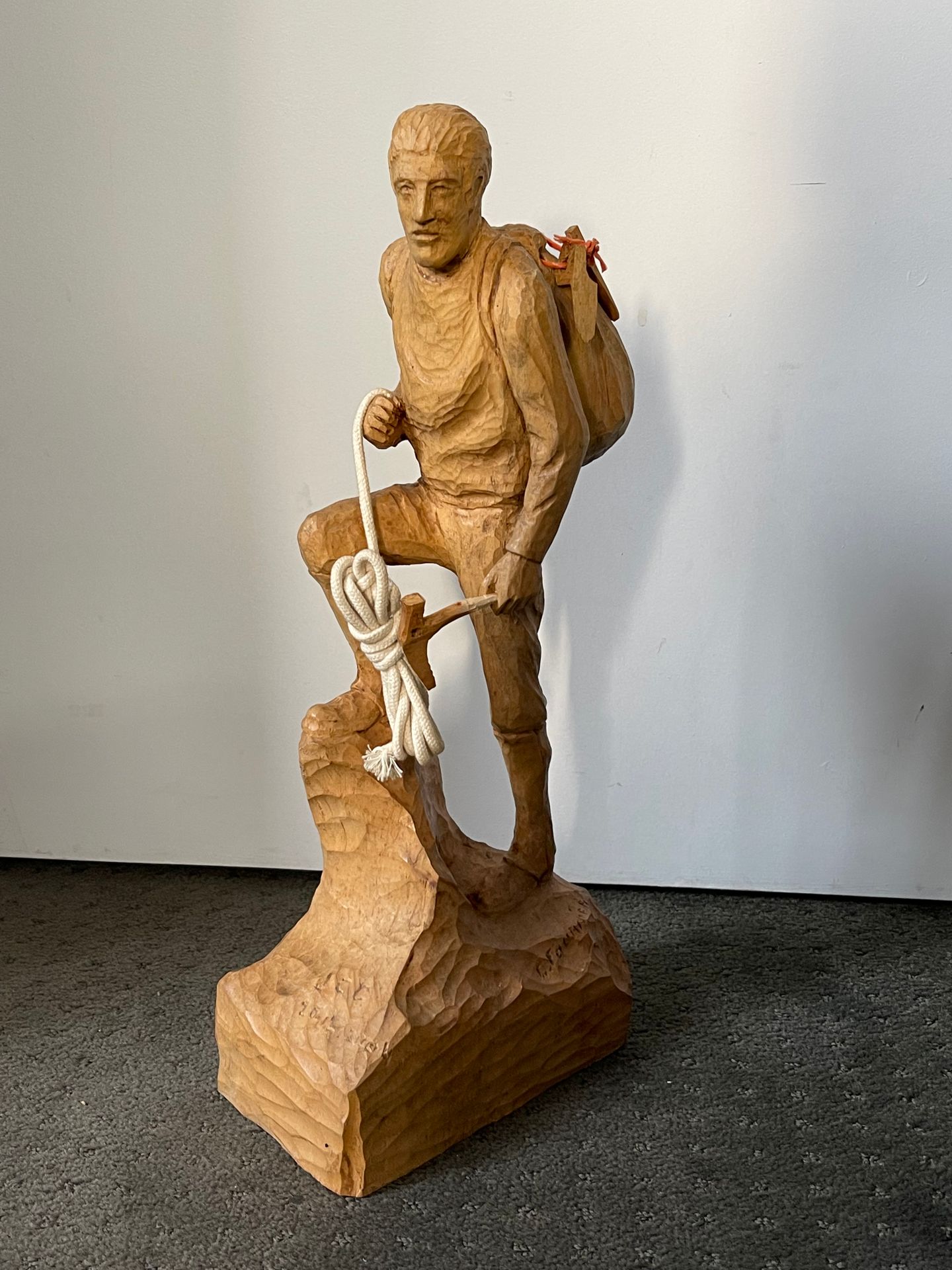 Null George FOURNIER (XXe)

L’alpiniste avec corde et piolet.

Sculpture en bois&hellip;