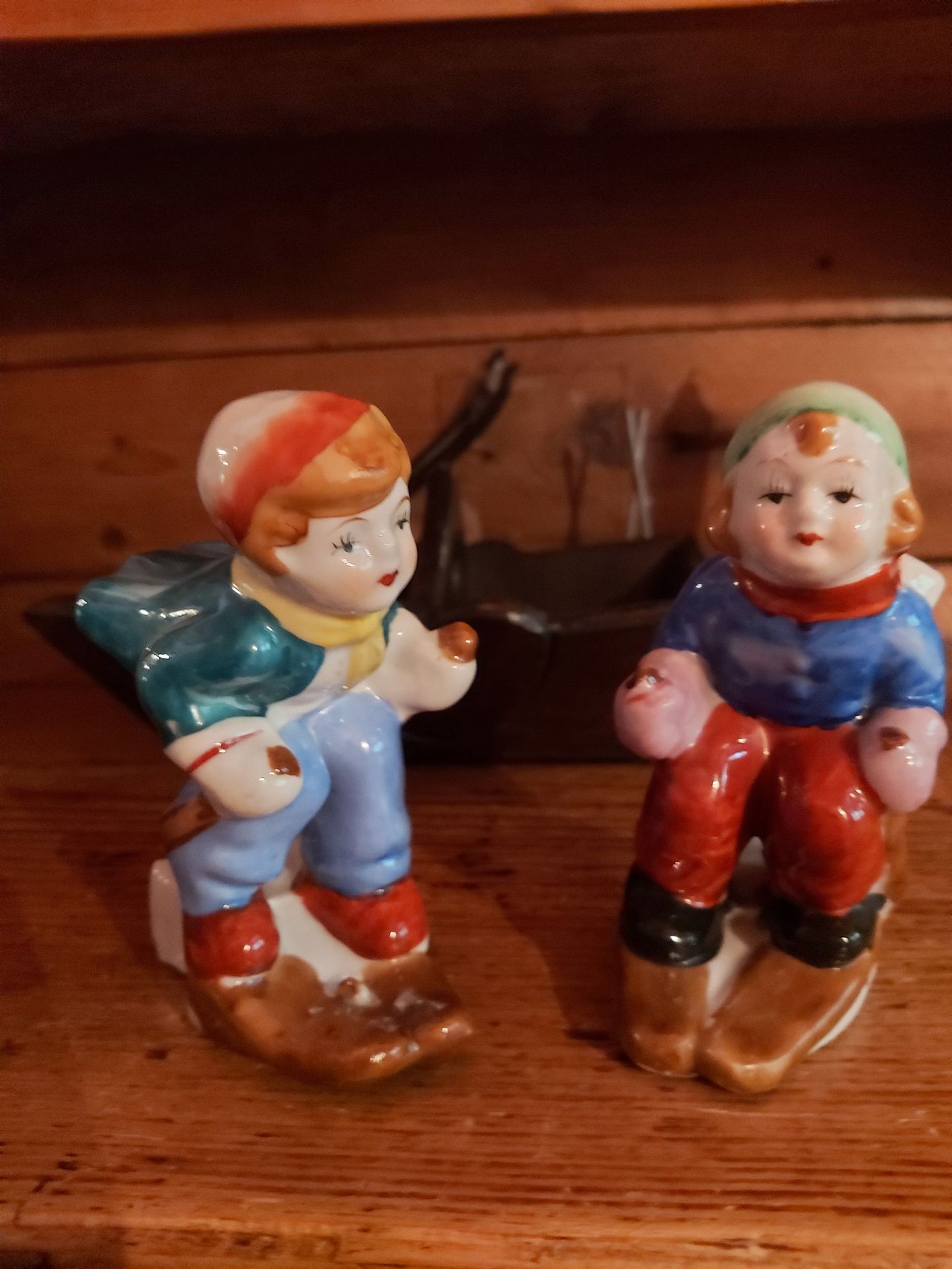 Null École XXe

Enfants skieur et skieuse.

Deux petits sujets en porcelaine pol&hellip;