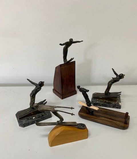 Null 20th century school

Five statuettes of skiers with a ski jump. Two in bron&hellip;