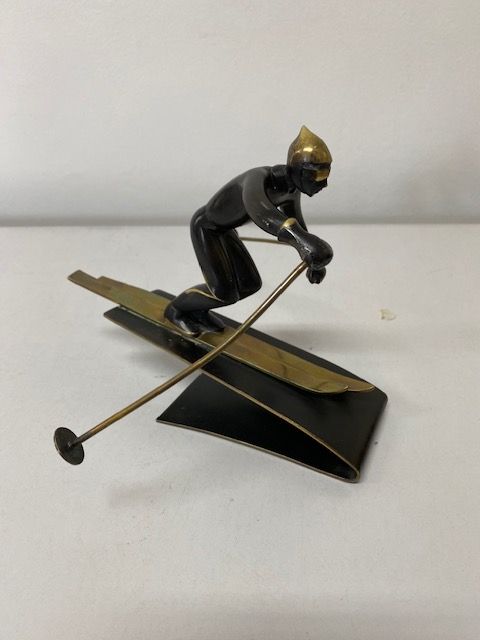 Null Schule 20.

Der Skifahrer, circa 1960.

Skulptur aus patinierter Bronze.

H&hellip;
