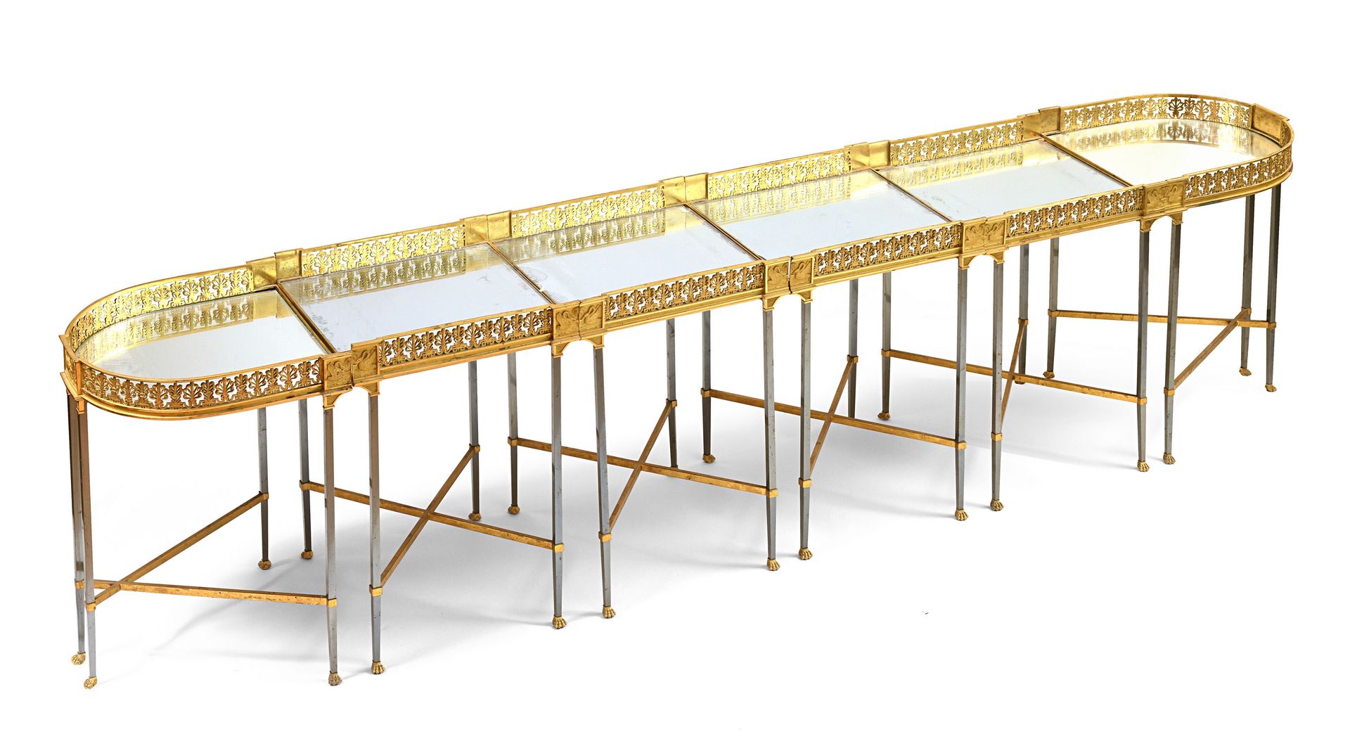 Null Surtout de table en bronze doré en six parties à décor ajouré de palmettes &hellip;